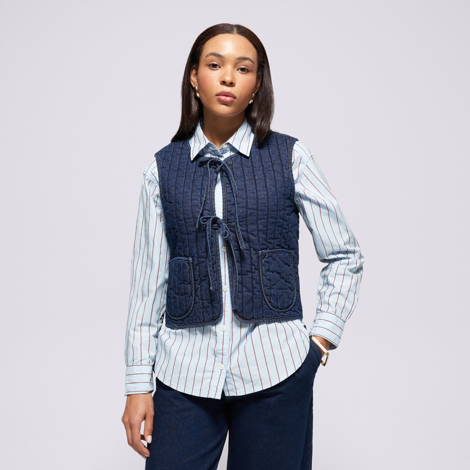 Bezrękawniki damskie sportowe LEVI'S BEZRĘKAWNIK LOTTIE LINER VEST DARK INDIGO FLAT FINISH 003G3-0000 GRANATOWY