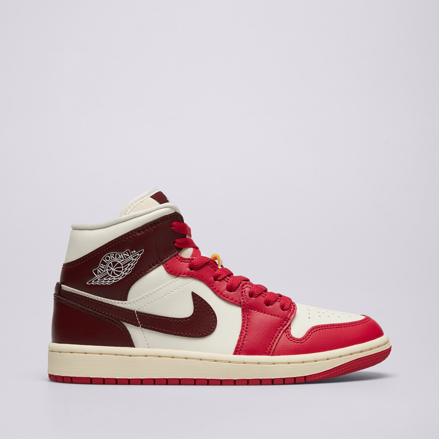 Buty sneakersy damskie WMNS AIR JORDAN 1 MID BQ6472-119 BEŻOWY