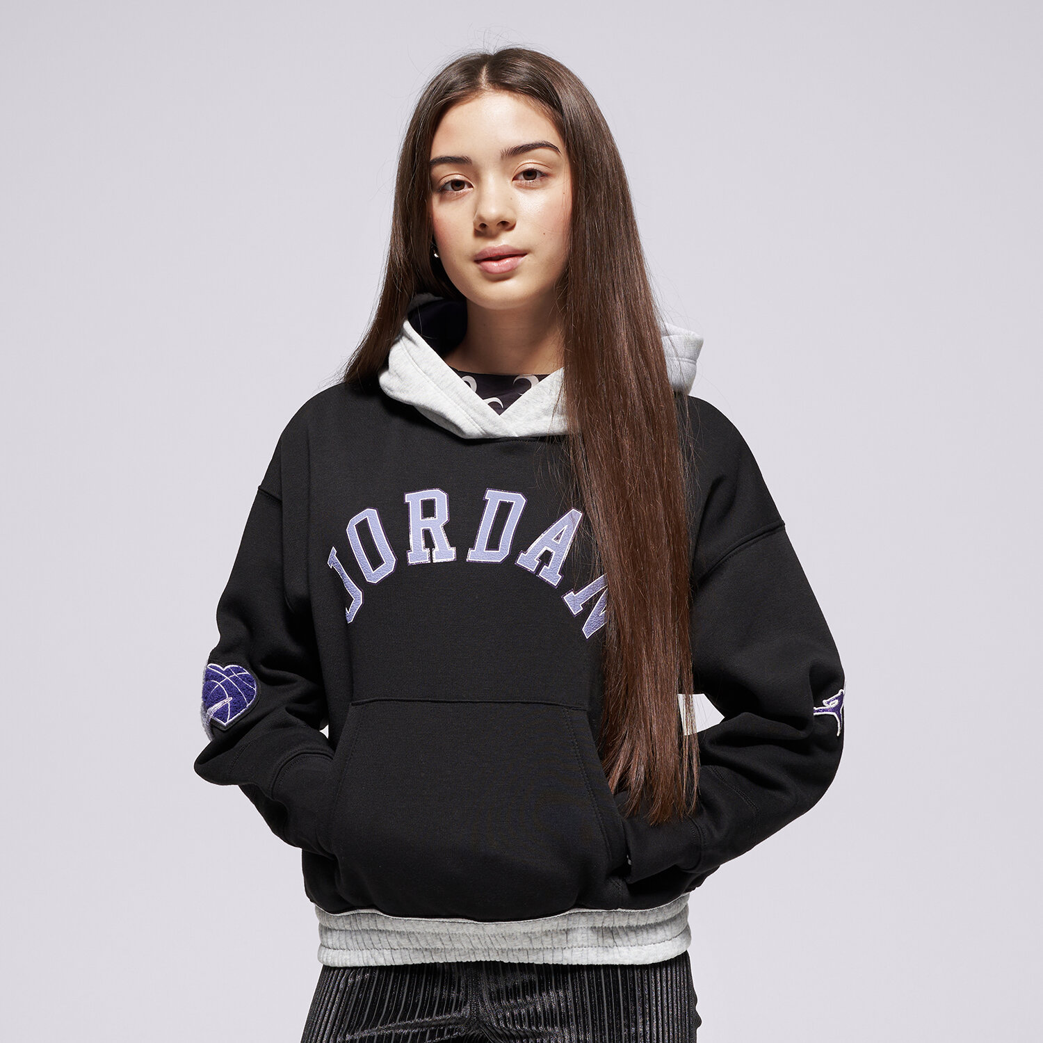Sportowa bluza dziecięca JORDAN BLUZA Z KAPTUREM JDG BLUE JEANS & BLING PO HOOD GIRL 45F193-023 CZARNY