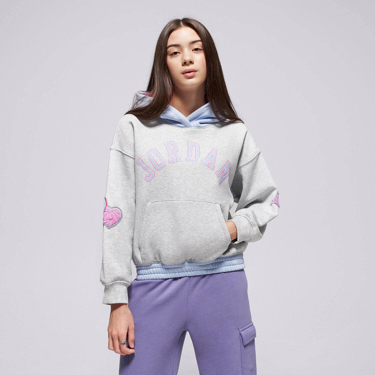 Sportowa bluza dziecięca JORDAN BLUZA Z KAPTUREM JDG BLUE JEANS & BLING PO HOOD GIRL 45F193-G2H SZARY