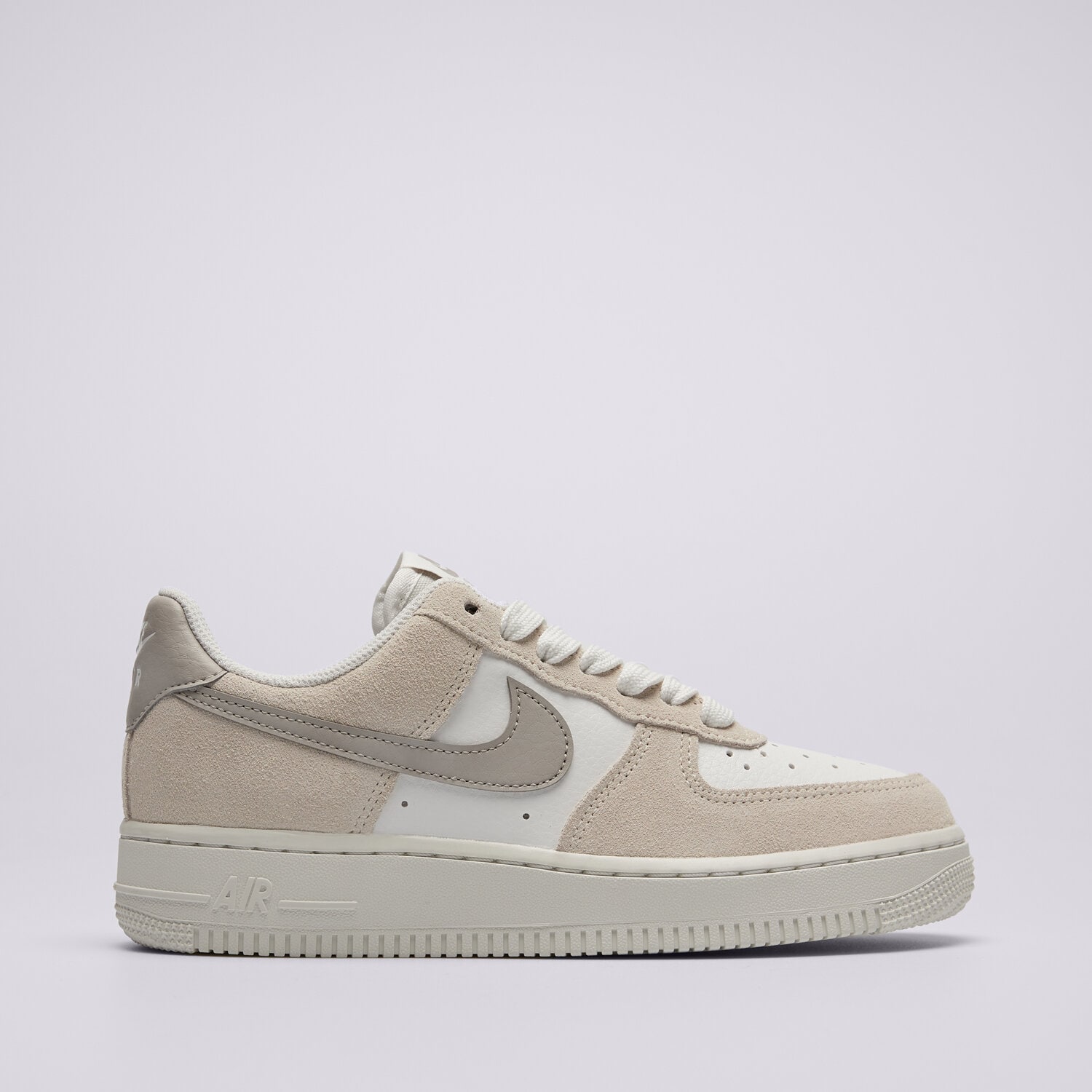 Buty sneakersy damskie NIKE W AIR FORCE 1 LO SR II7650-121 BEŻOWY