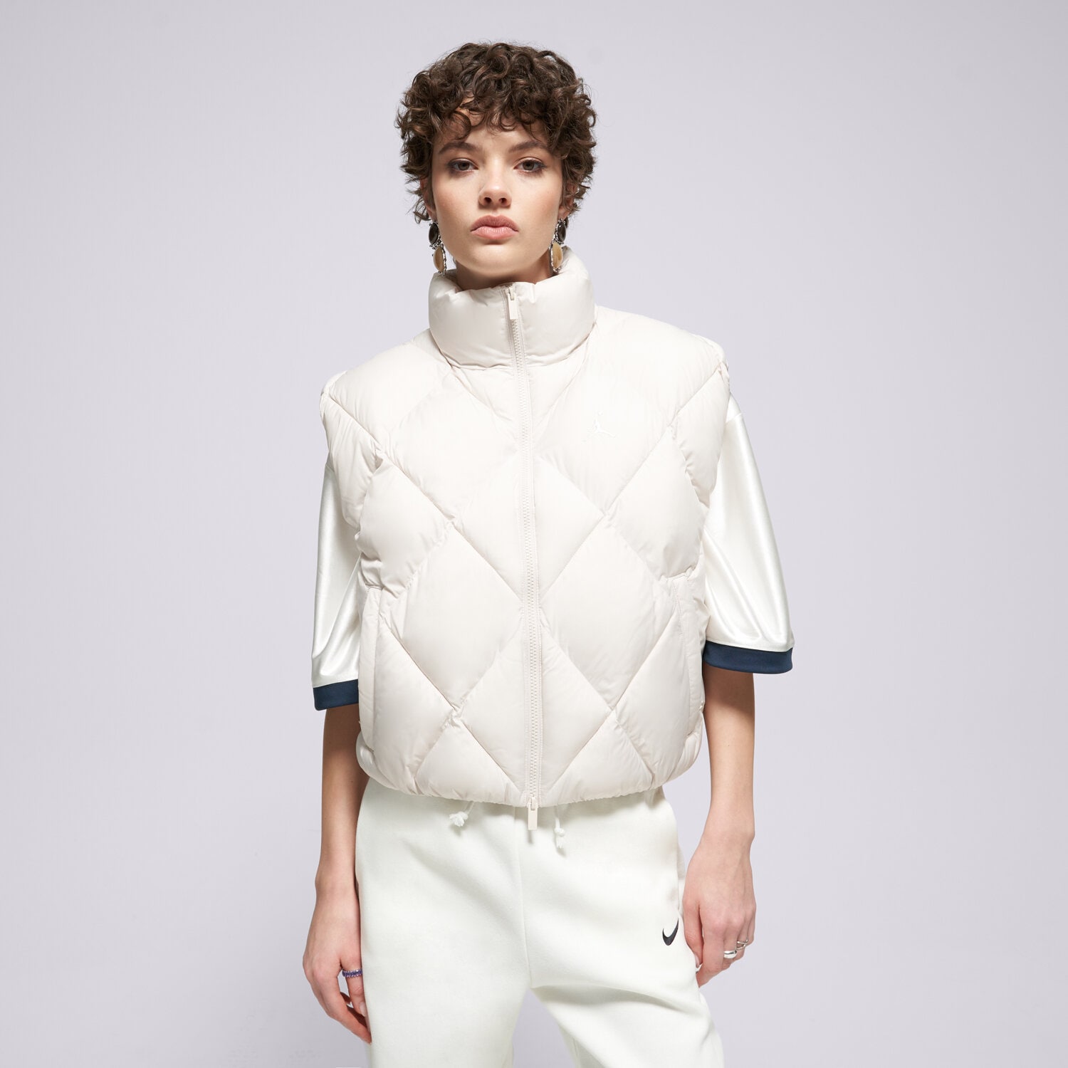 Bezrękawniki damskie sportowe JORDAN T-SHIRT W J BRK PUFF VEST QLT HV0413-104 KREMOWY