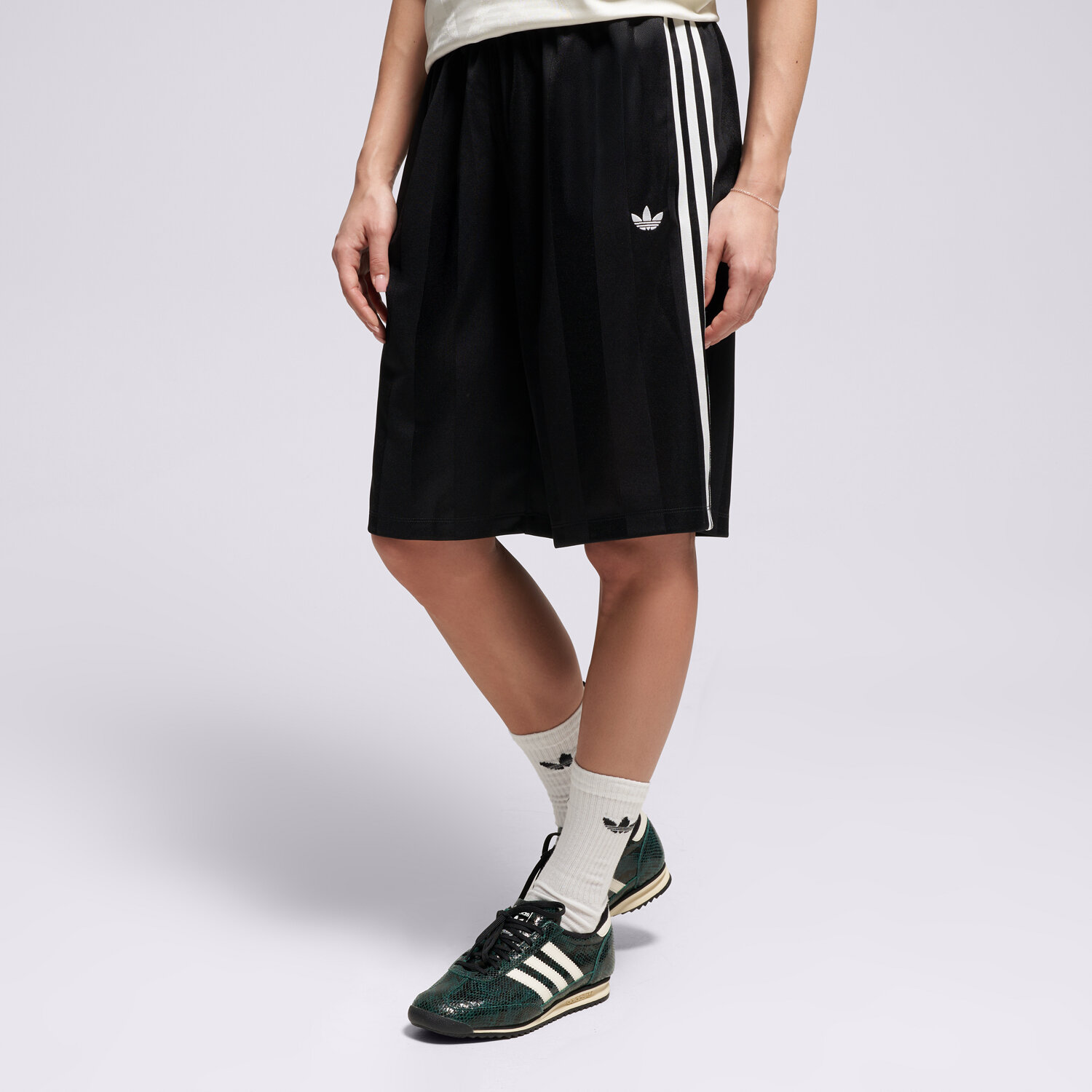 Krótkie spodenki, szorty damskie ADIDAS SZORTY 3S JAQUARD JORT KD2911 CZARNY
