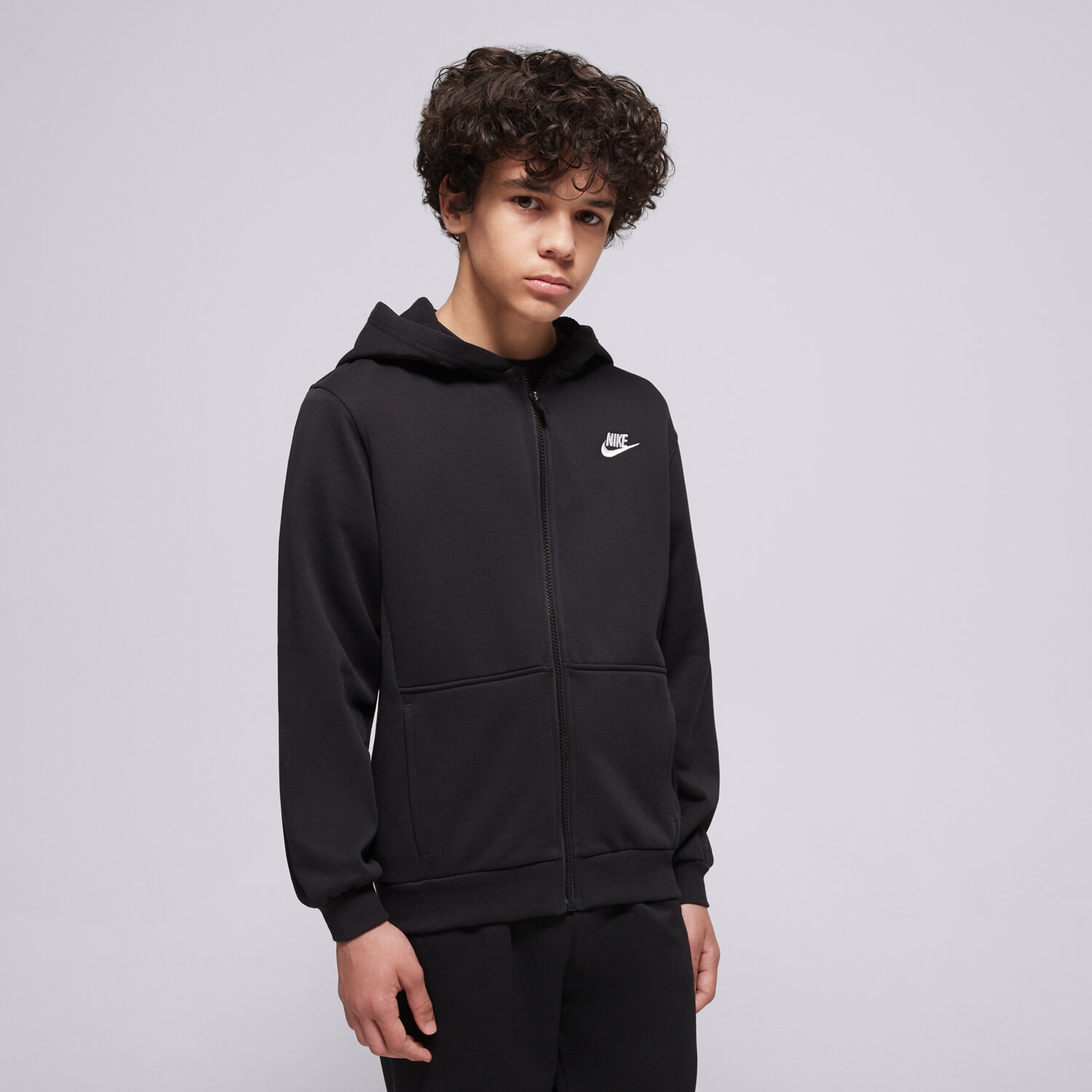 Sportowa bluza dziecięca NIKE BLUZA ROZPINANA Z KAPTUREM CLUB FT BOY FD3017-010 CZARNY
