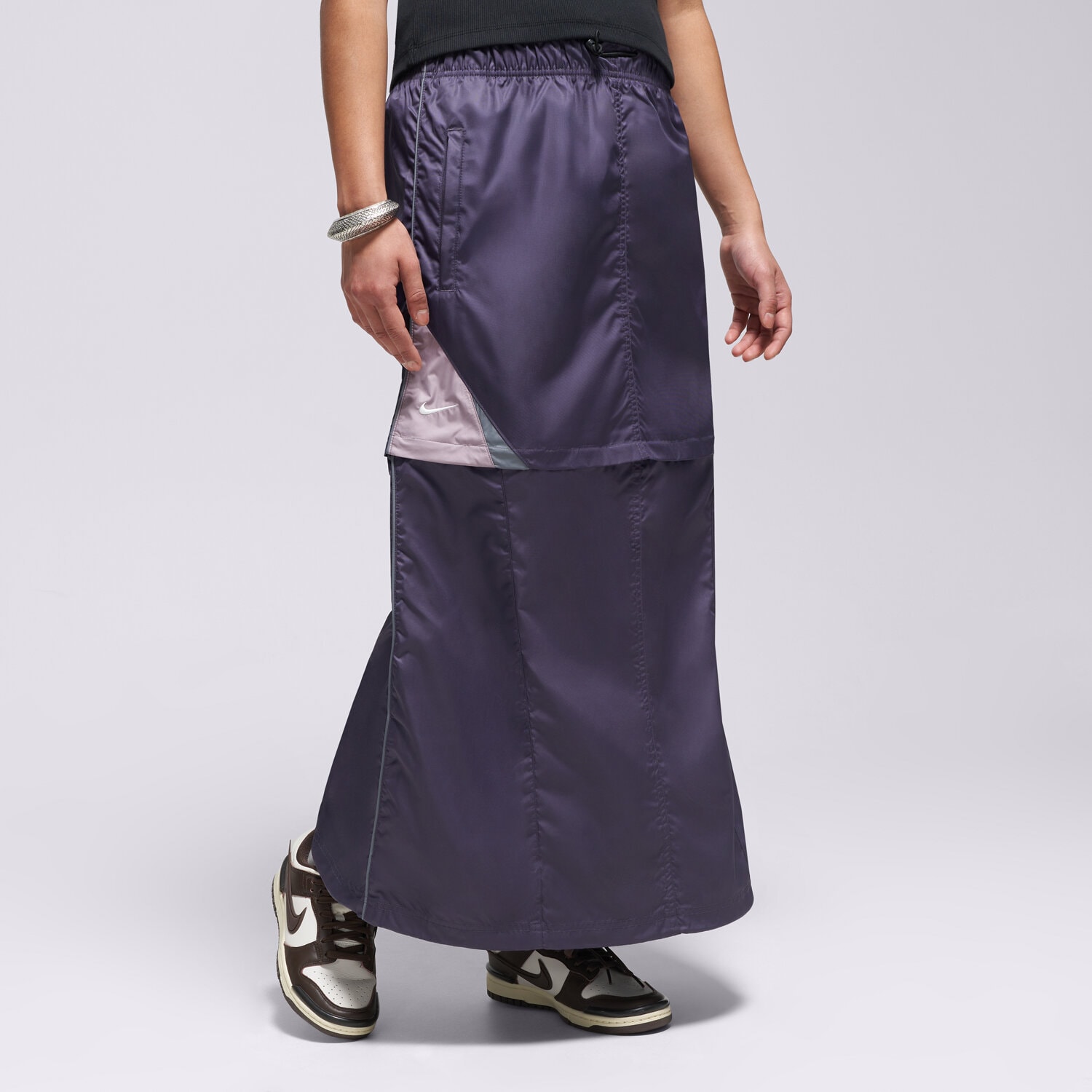 Modna sukienka sportowa NIKE SPÓDNICZKA ZIP OFF SKIRT SHOX W NSW IH0261-573 GRANATOWY