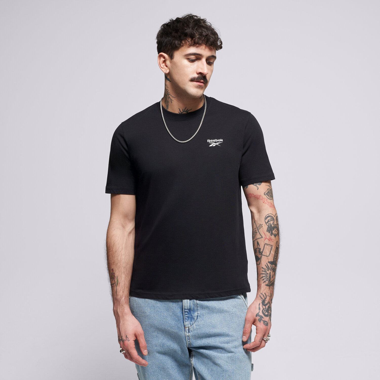 Koszulka, t-shirt sportowy męski REEBOK T-SHIRT CODY SMALL LOGO CREW NECK 100240910 CZARNY