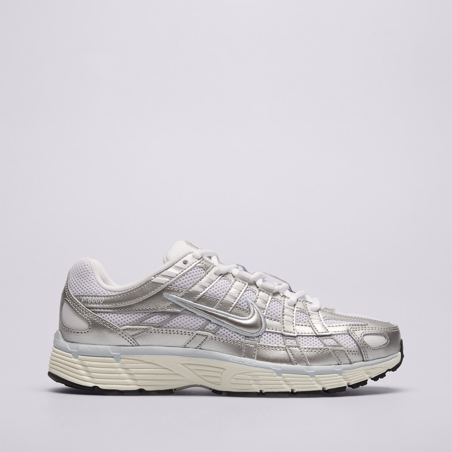 Buty sneakersy damskie W NIKE P-6000 BV1021-106 SREBRNY