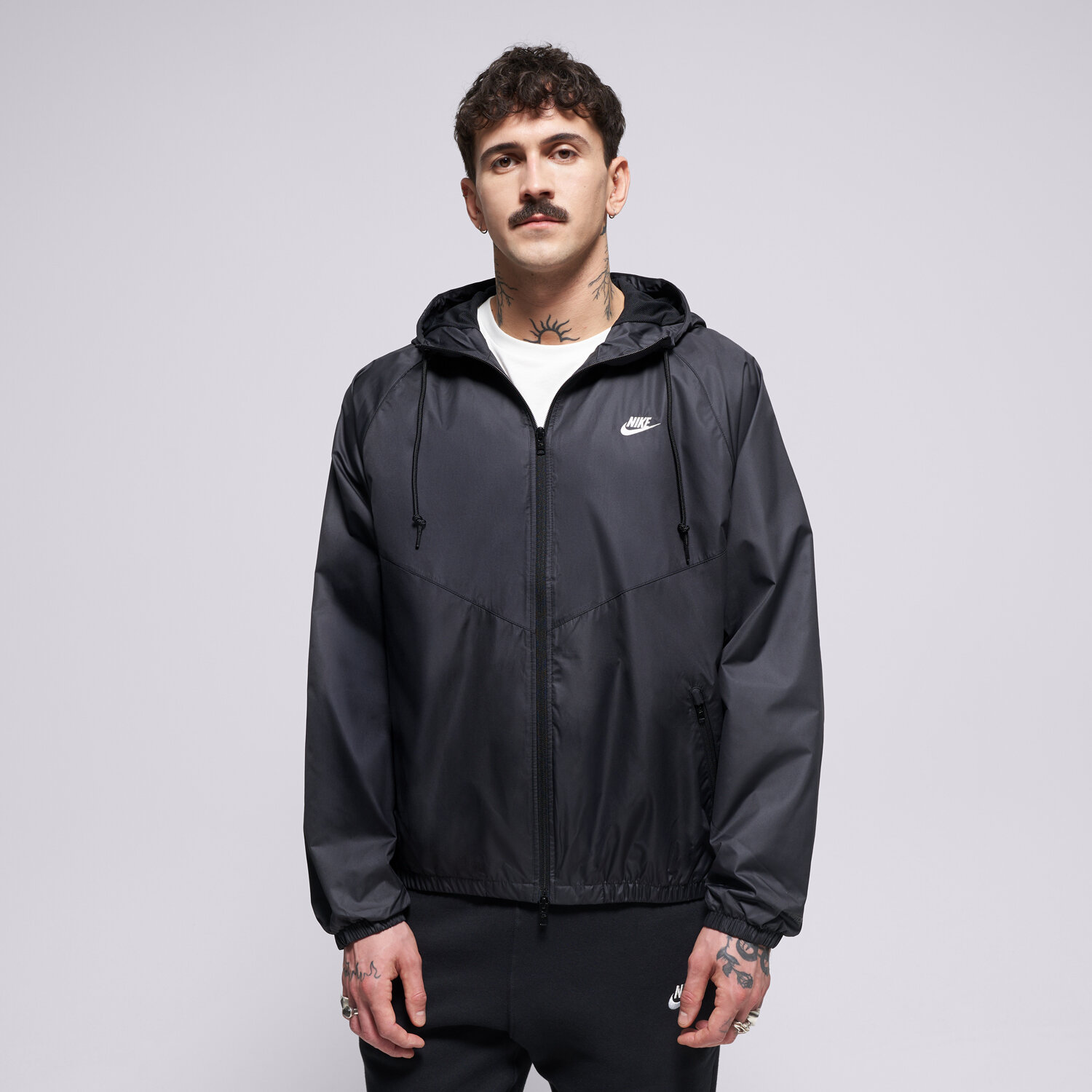 Kurtka wiosenna / jesienna męska NIKE KURTKA M NK WR LND JKT 26 HV8369-010 CZARNY