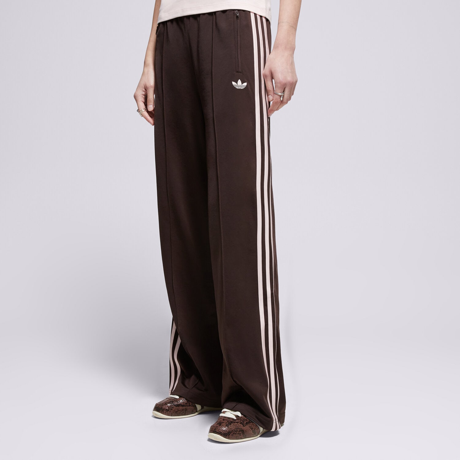 Spodnie sportowe damskie ADIDAS SPODNIE FB LOOSE TP KD3664 BRĄZOWY