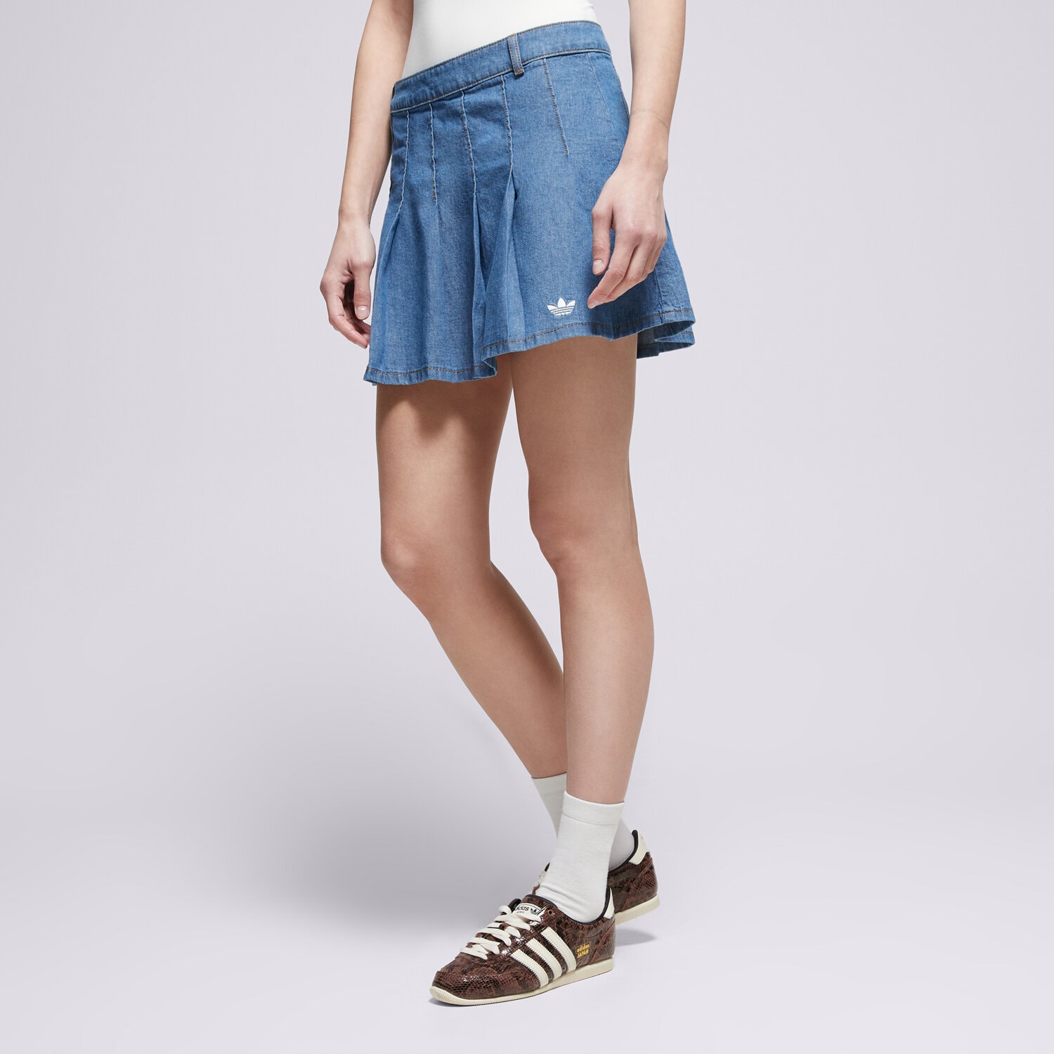 Modna sukienka sportowa ADIDAS SPÓDNICZKA DENIM SKIRT KD5523 NIEBIESKI