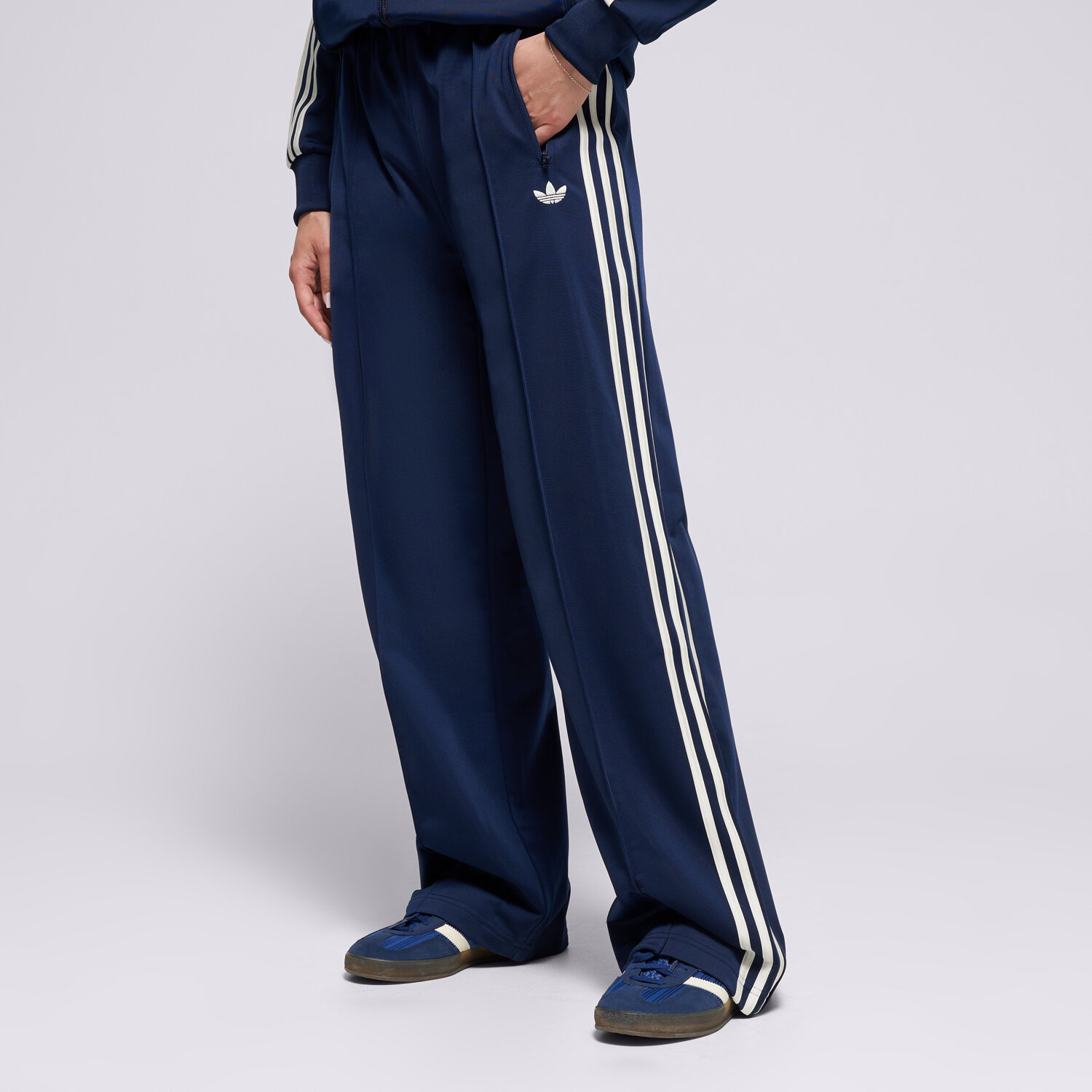 Spodnie sportowe damskie ADIDAS SPODNIE FB LOOSE TP KC9018 GRANATOWY