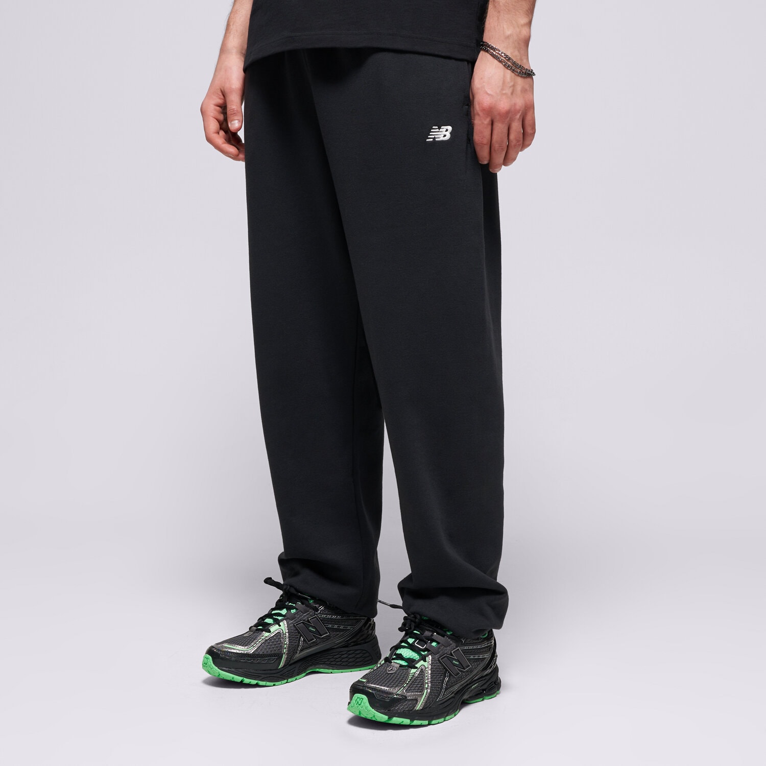 Spodnie sportowe męskie NEW BALANCE SPODNIE SPORT ESSENTIALS FRENCH TERRY JOGGER MP41519BK CZARNY