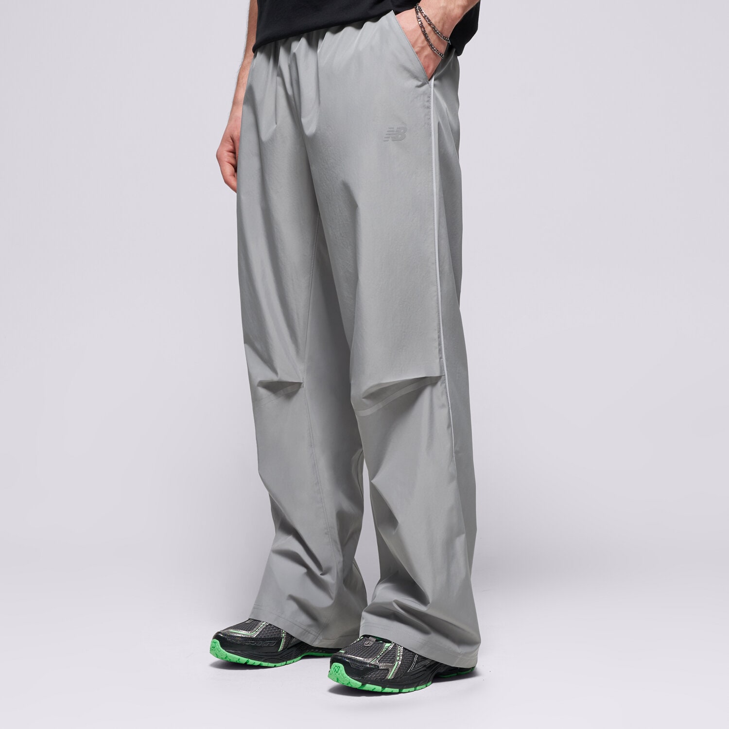 Spodnie sportowe męskie NEW BALANCE SPODNIE ELUSIVE SHELL PANT MB61M4DOYST SZARY