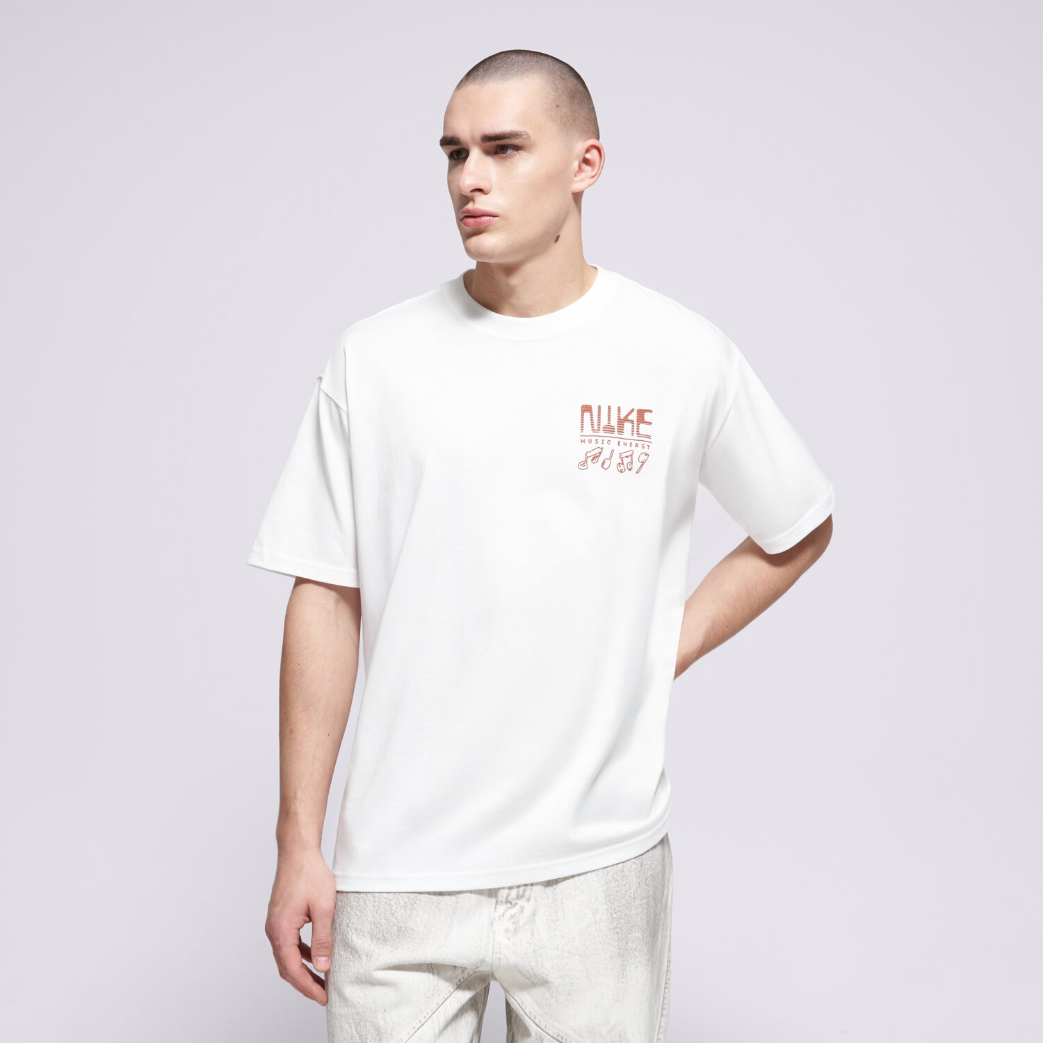 Koszulka, t-shirt sportowy męski NIKE T-SHIRT NSW LSE SWOOSH SOUNDS IH1369-100 BIAŁY