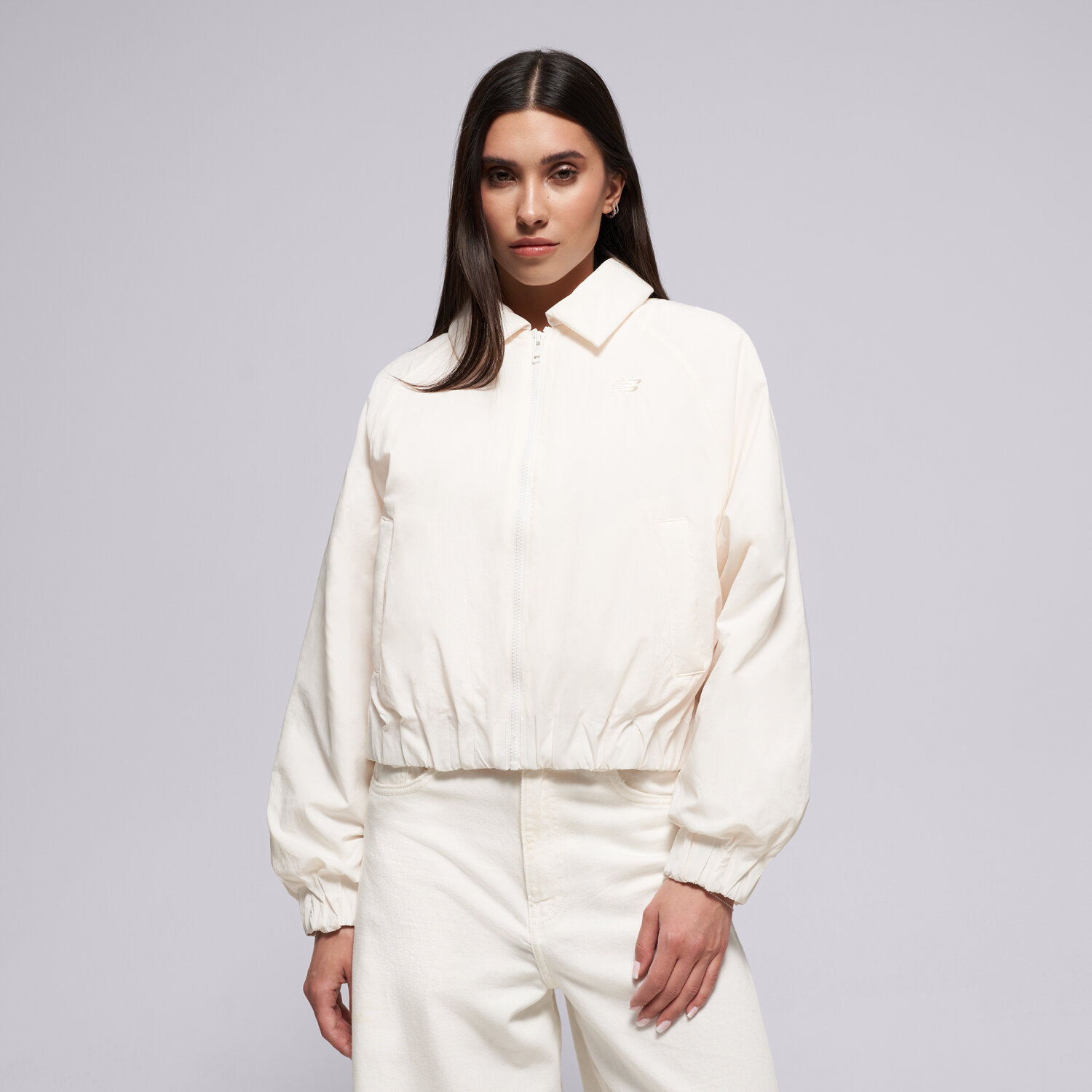 Kurtka wiosenna / jesienna damska NEW BALANCE KURTKA WOVEN BOMBER JACKET WJ61D8YXSST BEŻOWY