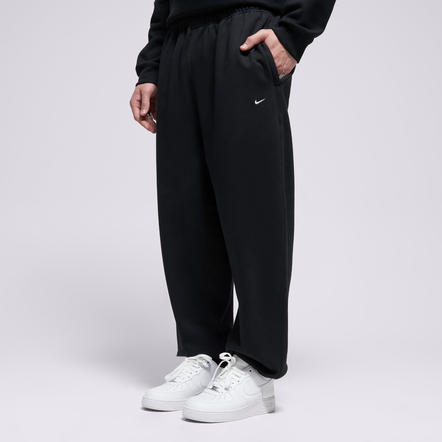 Spodnie sportowe męskie NIKE SPODNIE M NL SOLO SWSH BB CF PANT HV1088-010 CZARNY
