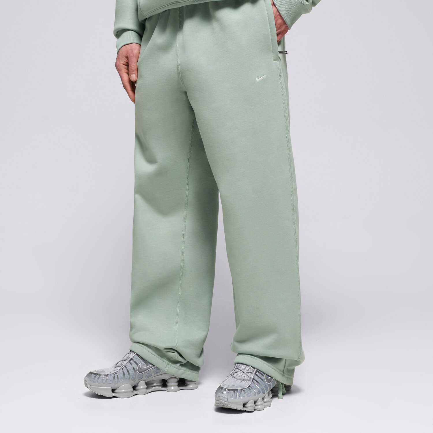 Spodnie sportowe męskie NIKE SPODNIE M NL SOLO SWSH BB OH PANT HV1090-006 ZIELONY