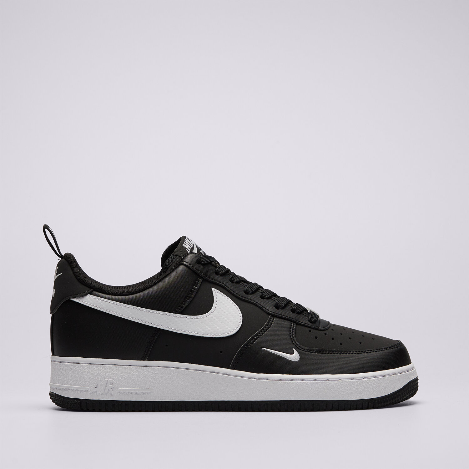 Buty sneakersy męskie NIKE AIR FORCE 1 ’07 TECH ESS IR5599-001 CZARNY