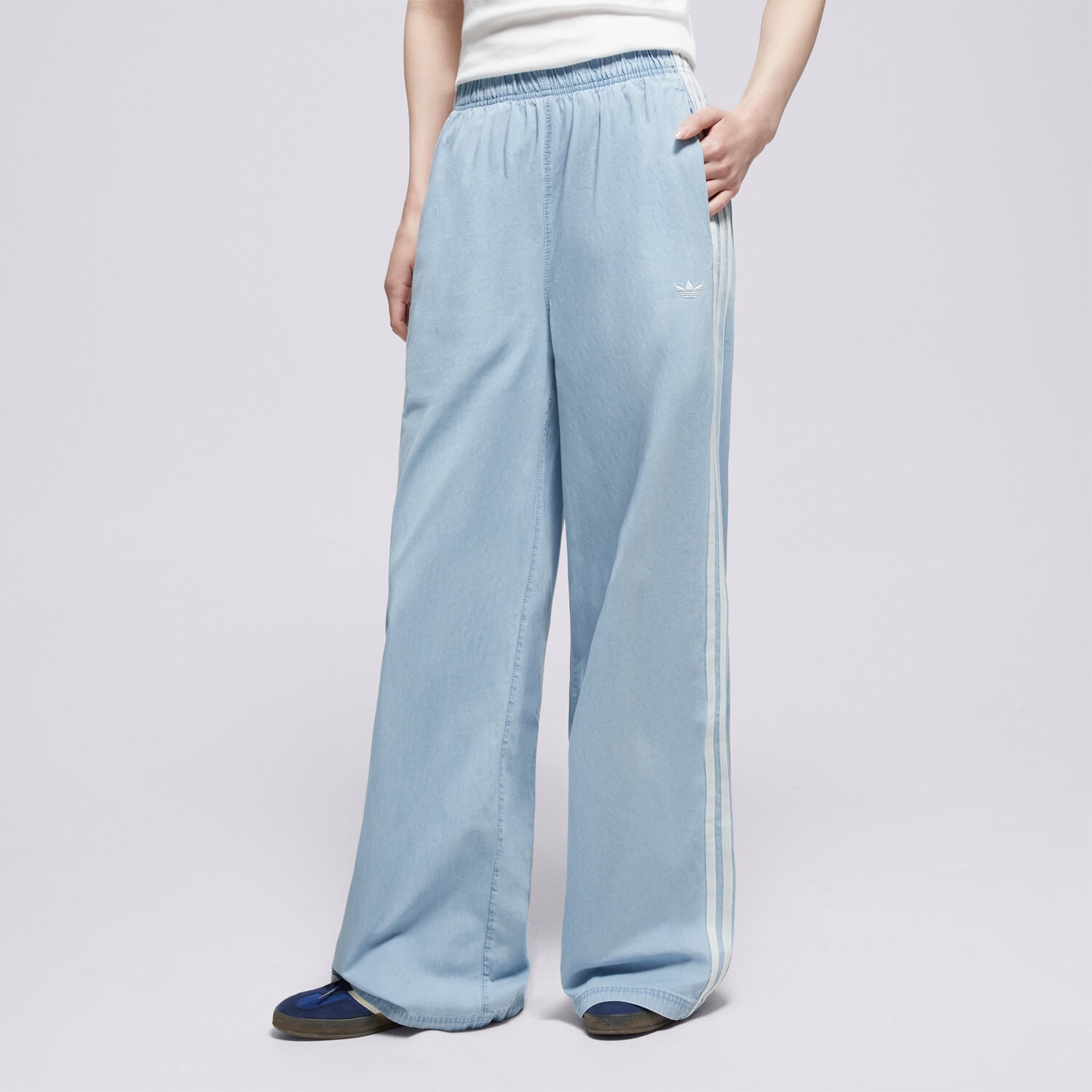 Spodnie sportowe damskie ADIDAS SPODNIE DENIM WIDE LEG KY8111 NIEBIESKI