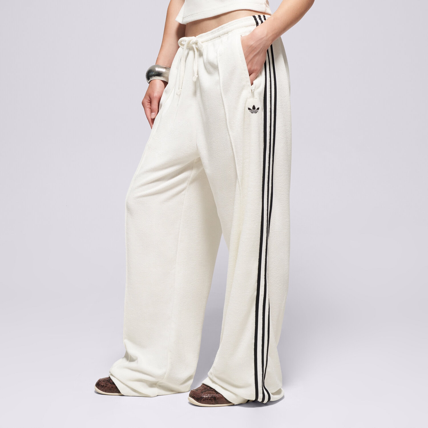 Spodnie sportowe damskie ADIDAS SPODNIE TT PANTS KD1415 KREMOWY