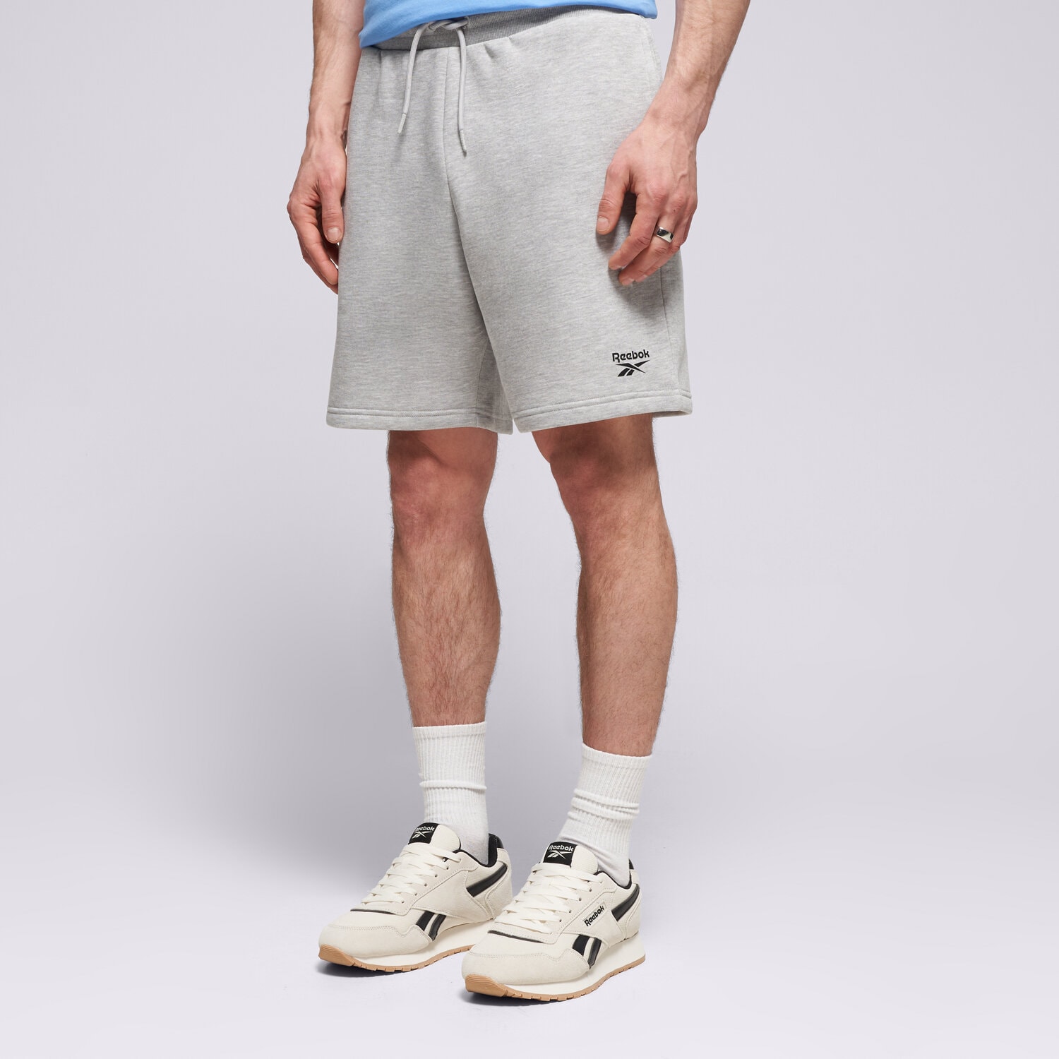 Krótkie spodenki, szorty męskie REEBOK SZORTY MARCUS SMALL LOGO FLEECE SHORTS 100239972 SZARY