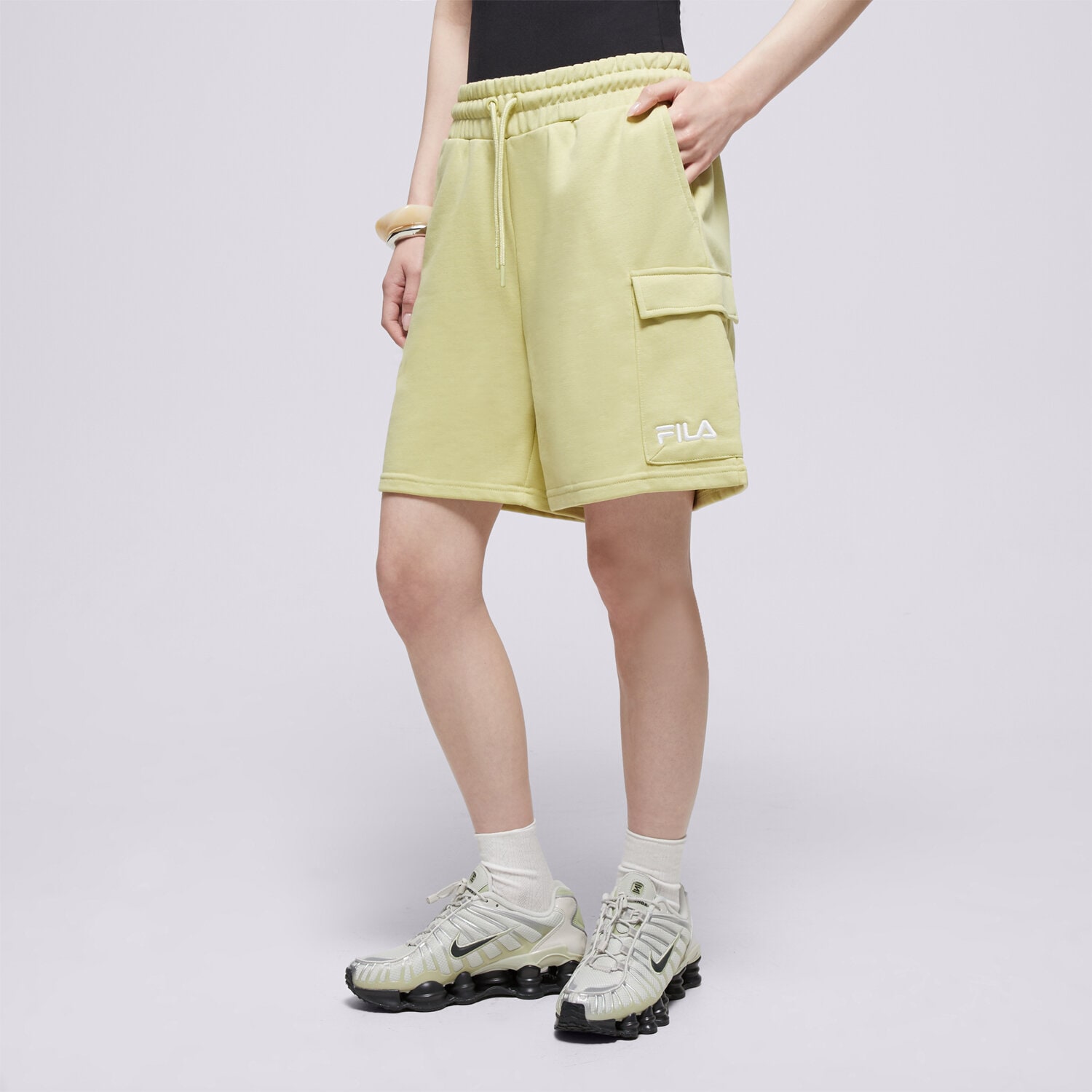 Krótkie spodenki, szorty damskie FILA SZORTY CARGO CORINE SS24JDW010CORINEGRN ZIELONY