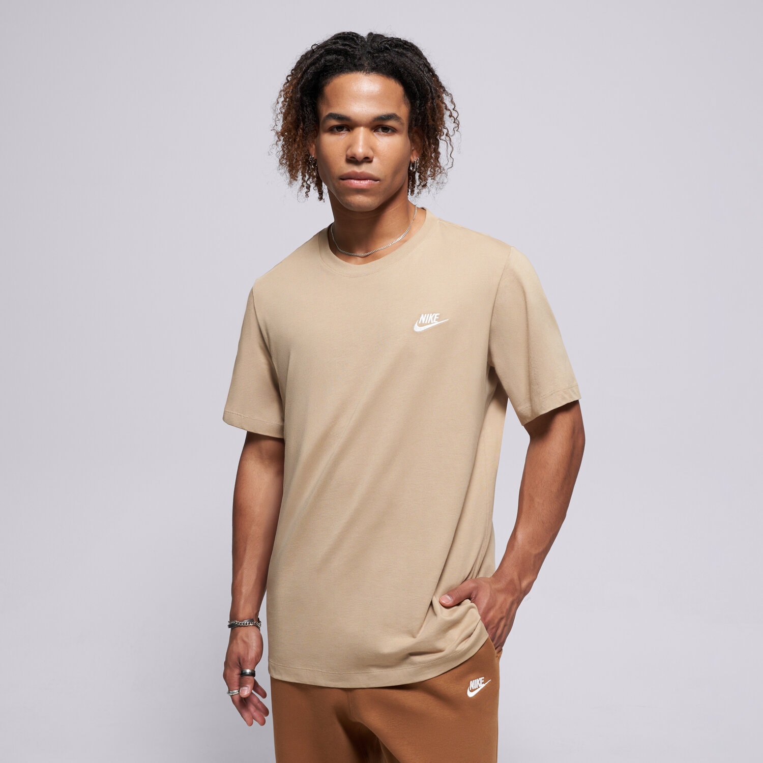 Koszulka, t-shirt sportowy męski NIKE T-SHIRT SPORTSWEAR CLUB AR4997-297 BRĄZOWY