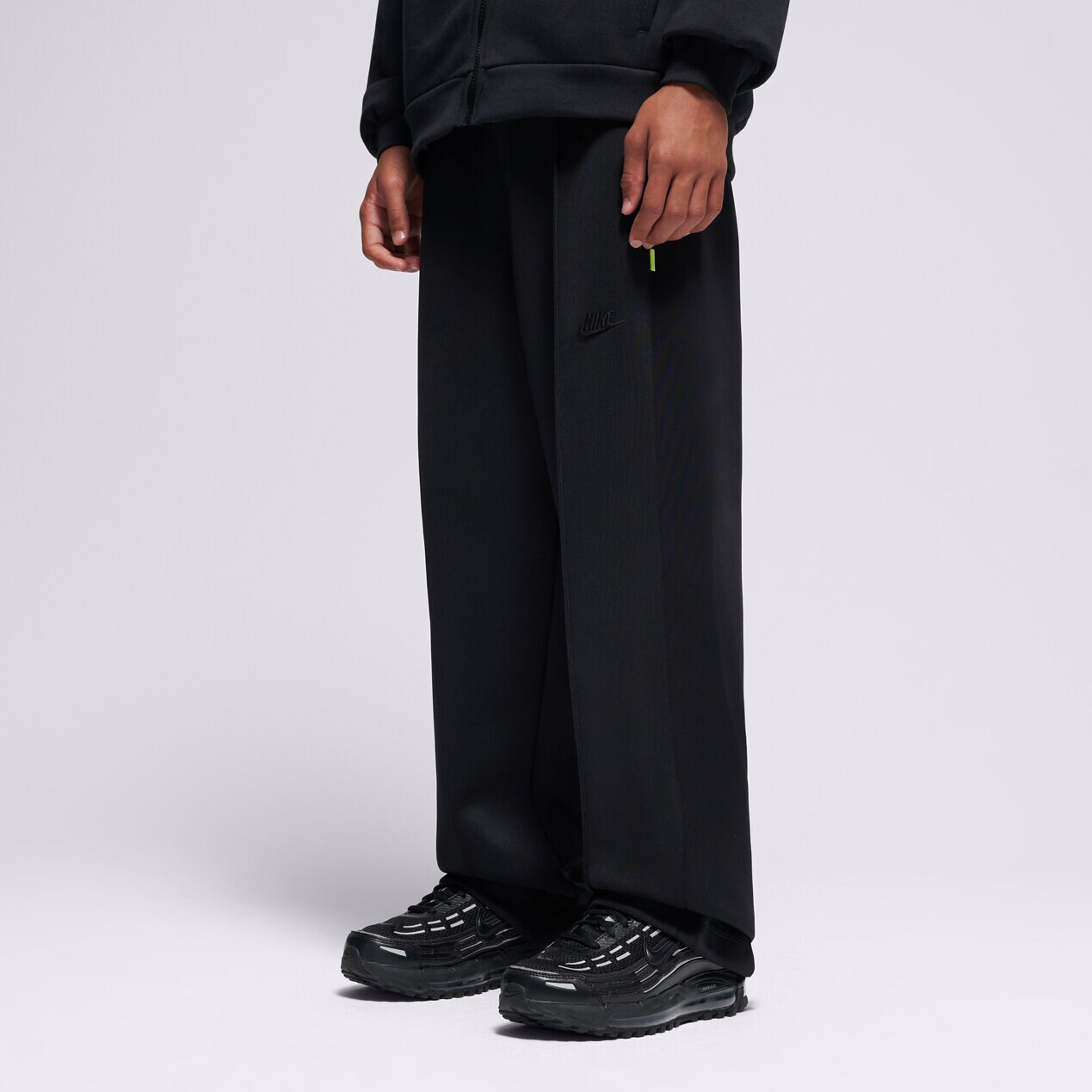 Sportowe spodnie dziecięce NIKE SPODNIE B NSW CLN POLYKNIT PANT IM4523-010 CZARNY