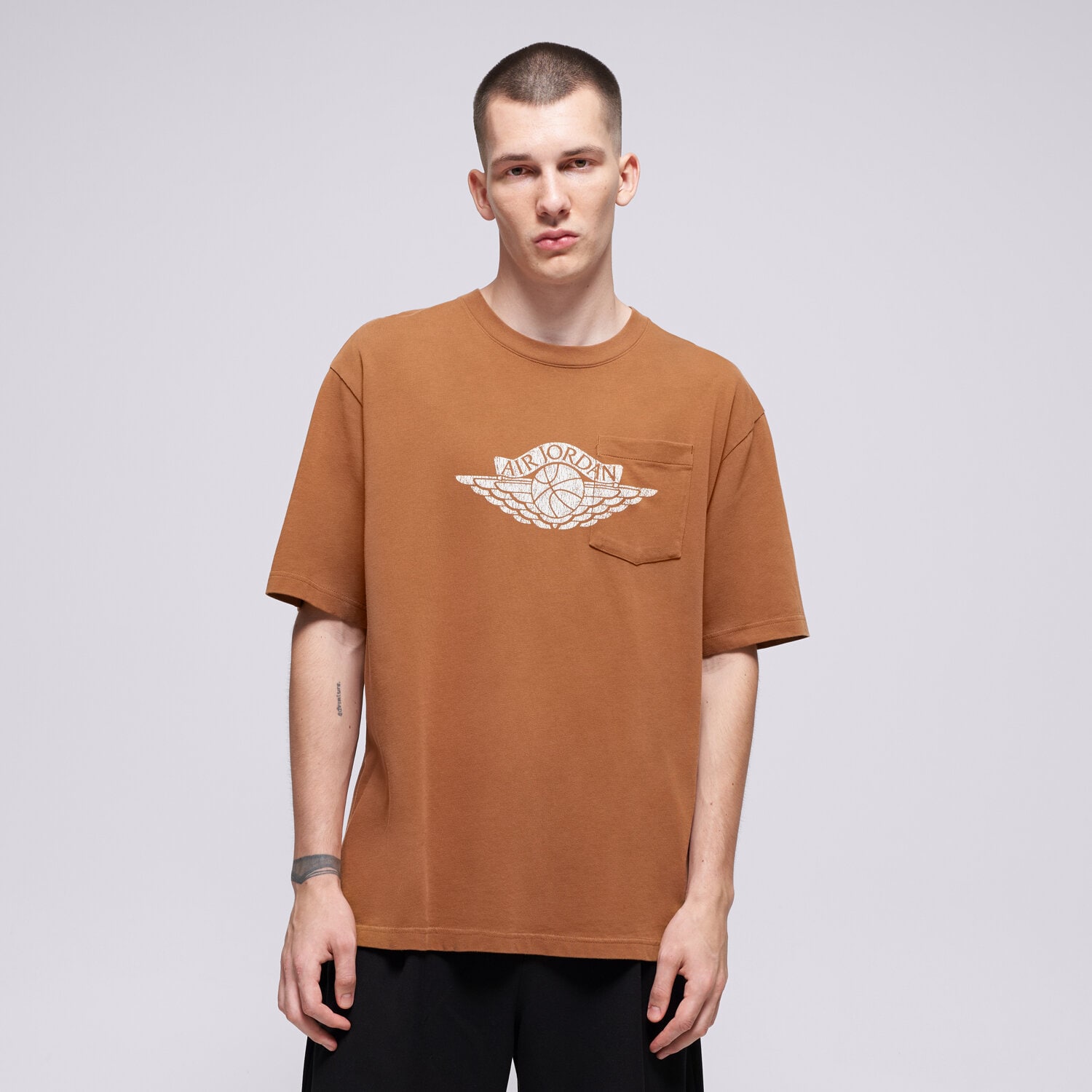 Koszulka, t-shirt sportowy męski JORDAN T-SHIRT M J FLT ES 85 W PKT SS CRW IO2084-281 BRĄZOWY