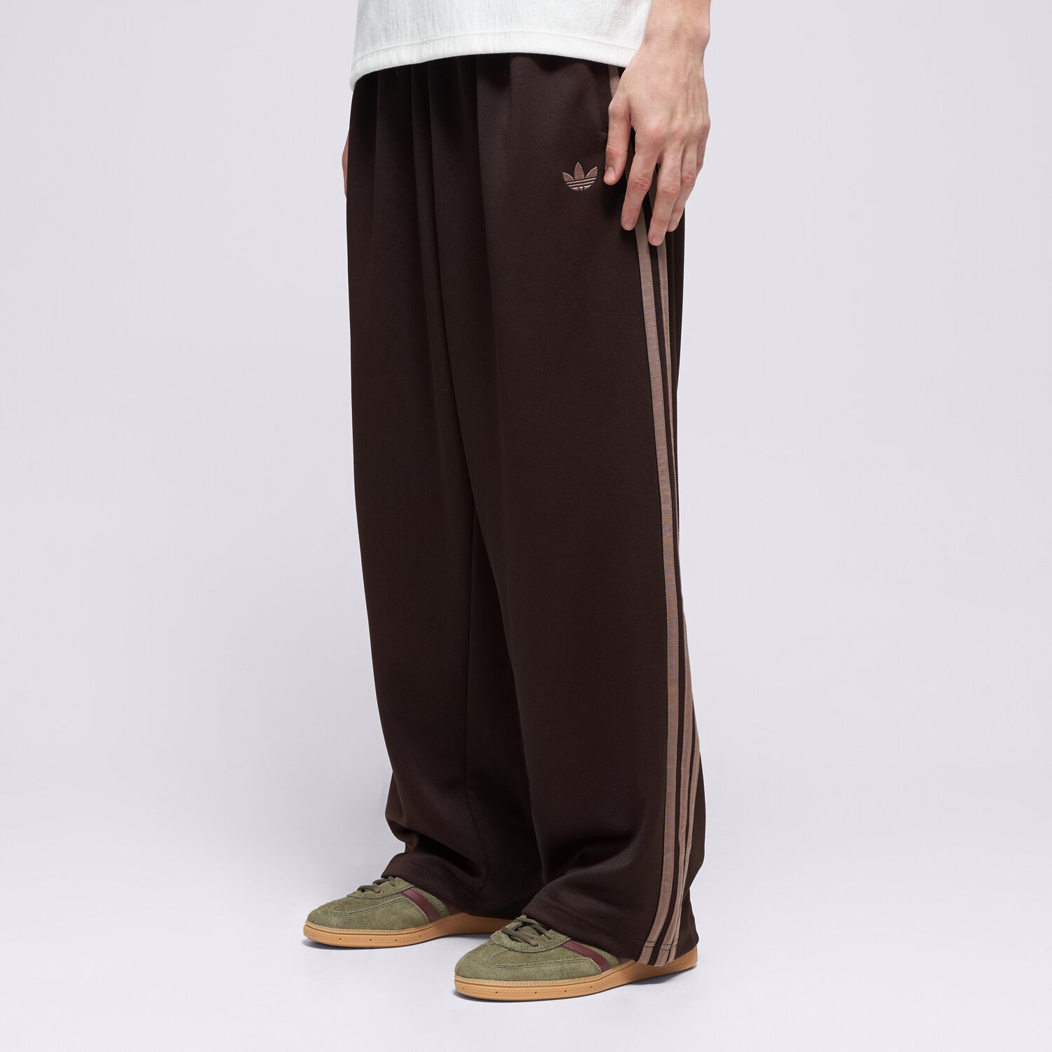 Spodnie sportowe męskie ADIDAS SPODNIE LOOSE TP KS4947 BRĄZOWY