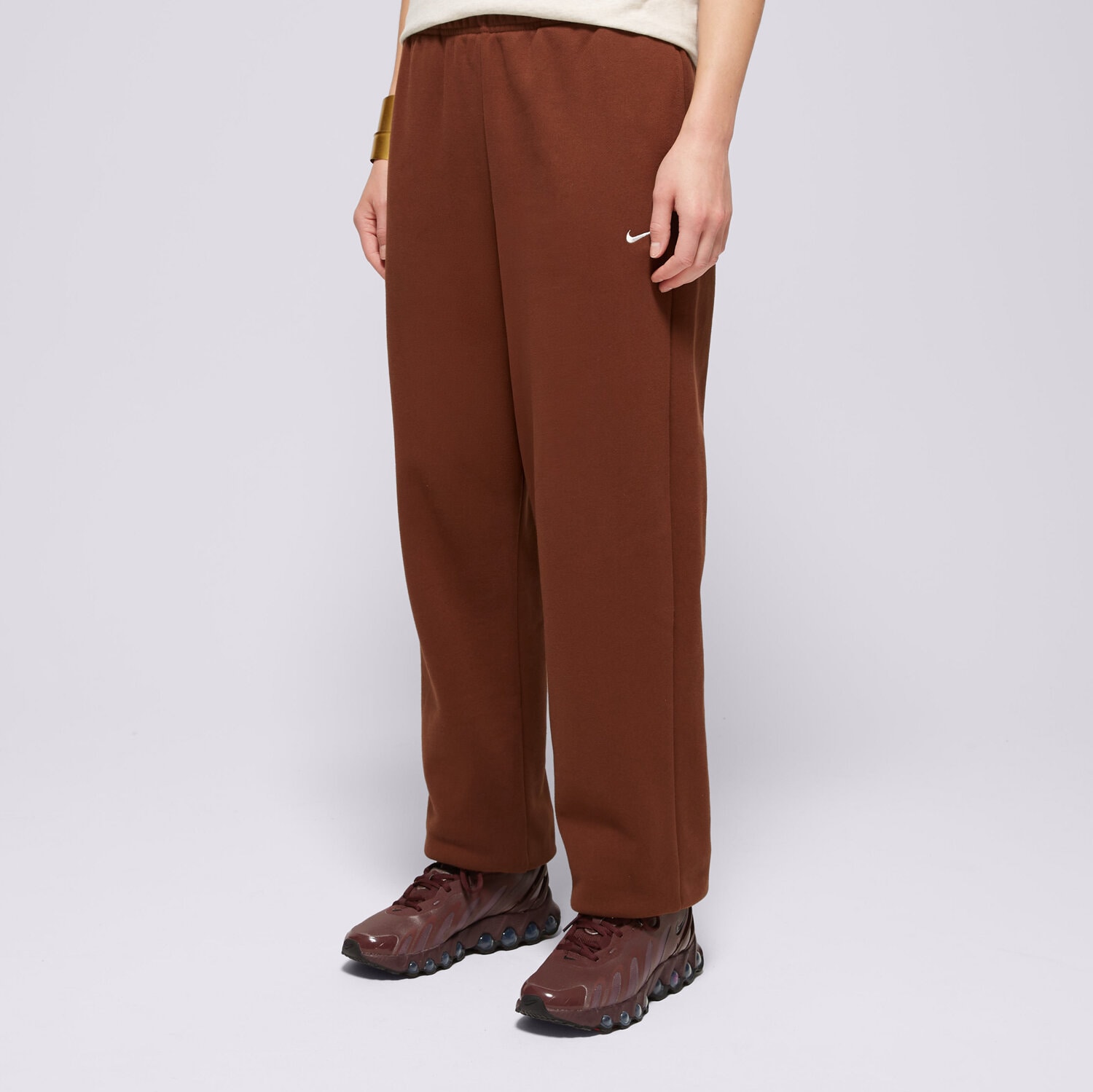 Spodnie sportowe damskie NIKE SPODNIE W NK STDO FLC MW HR OS CFF PNT IM8074-259 BRĄZOWY