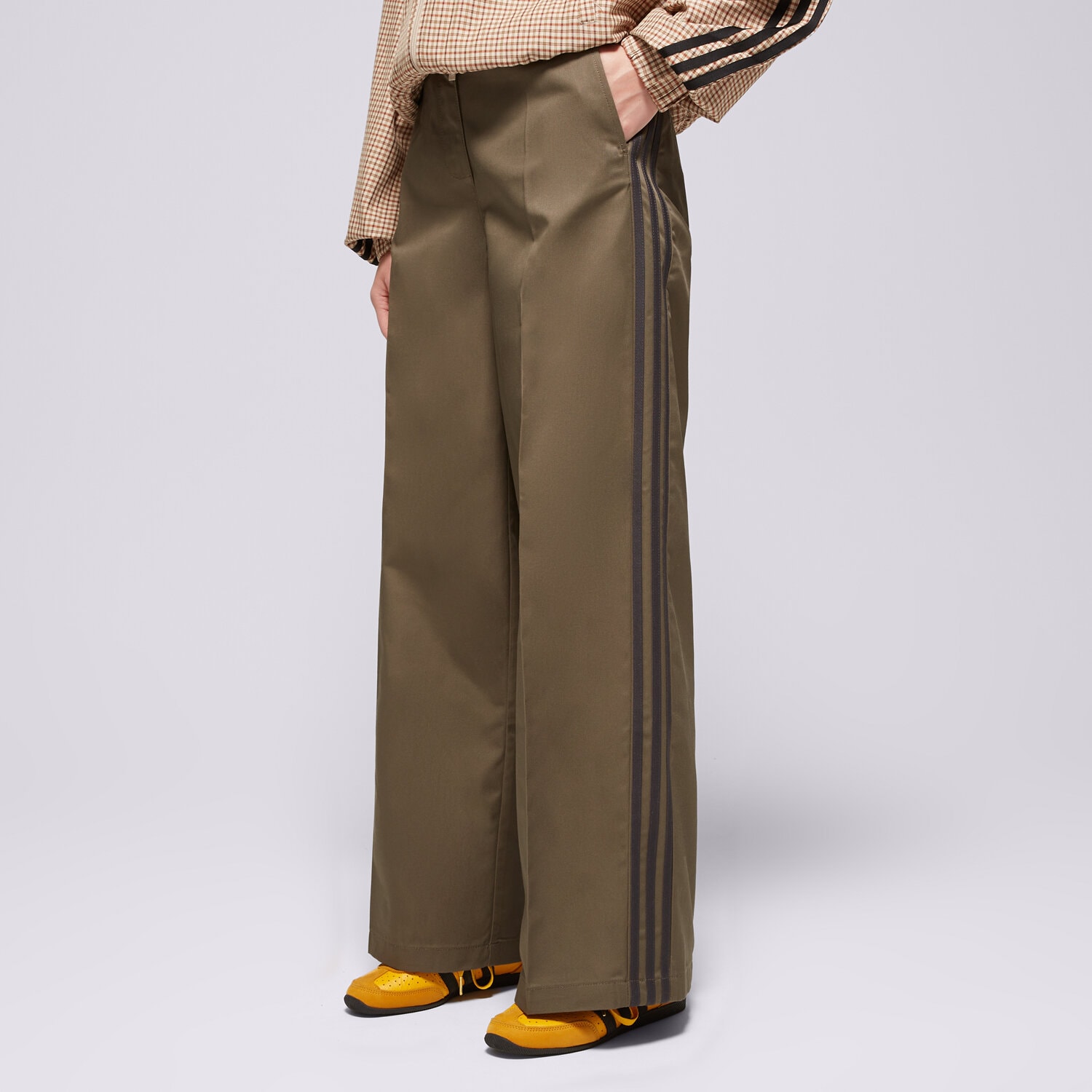 Spodnie sportowe damskie ADIDAS SPODNIE TAILORED PANT KS9950 KHAKI