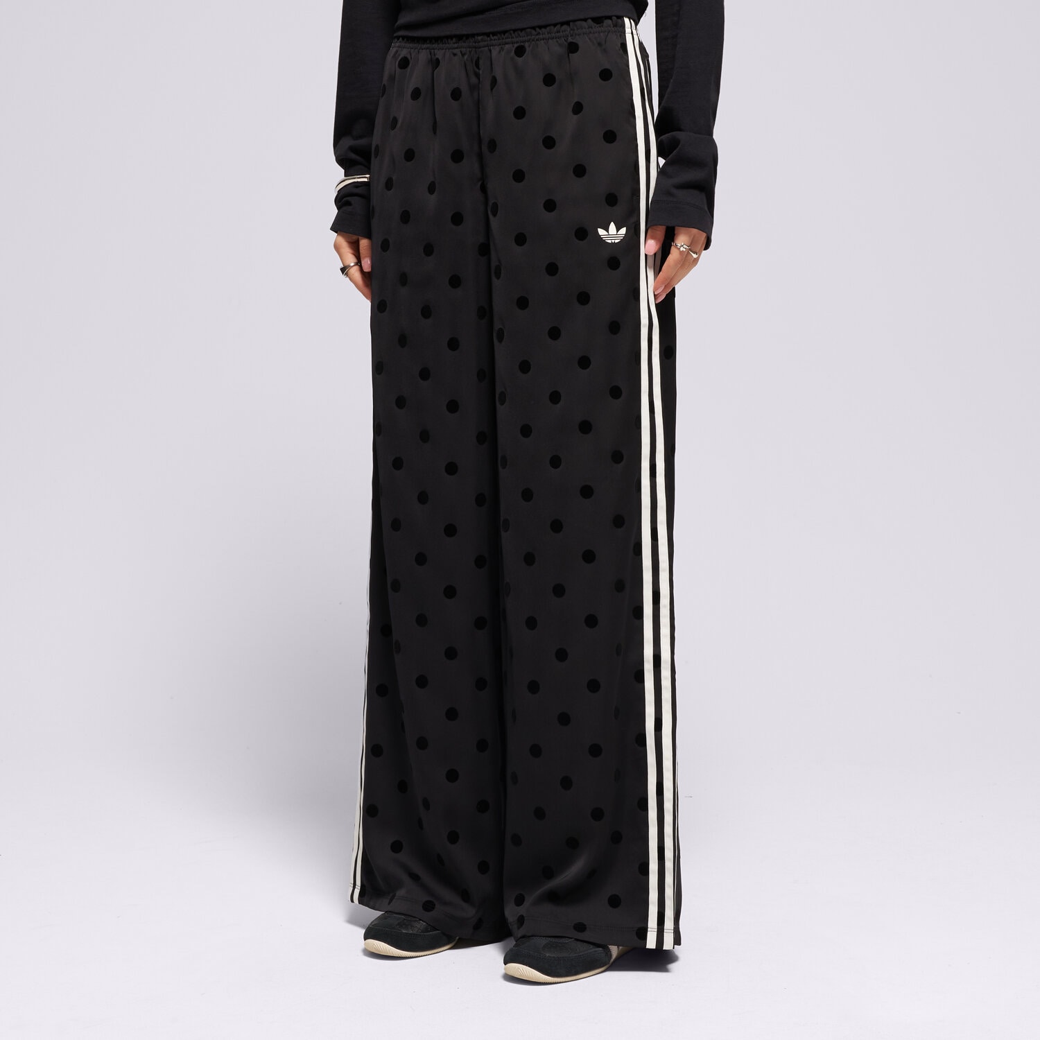 Spodnie sportowe damskie ADIDAS SPODNIE SATIN POLKA DOTS WIDE LEG KV1169 CZARNY