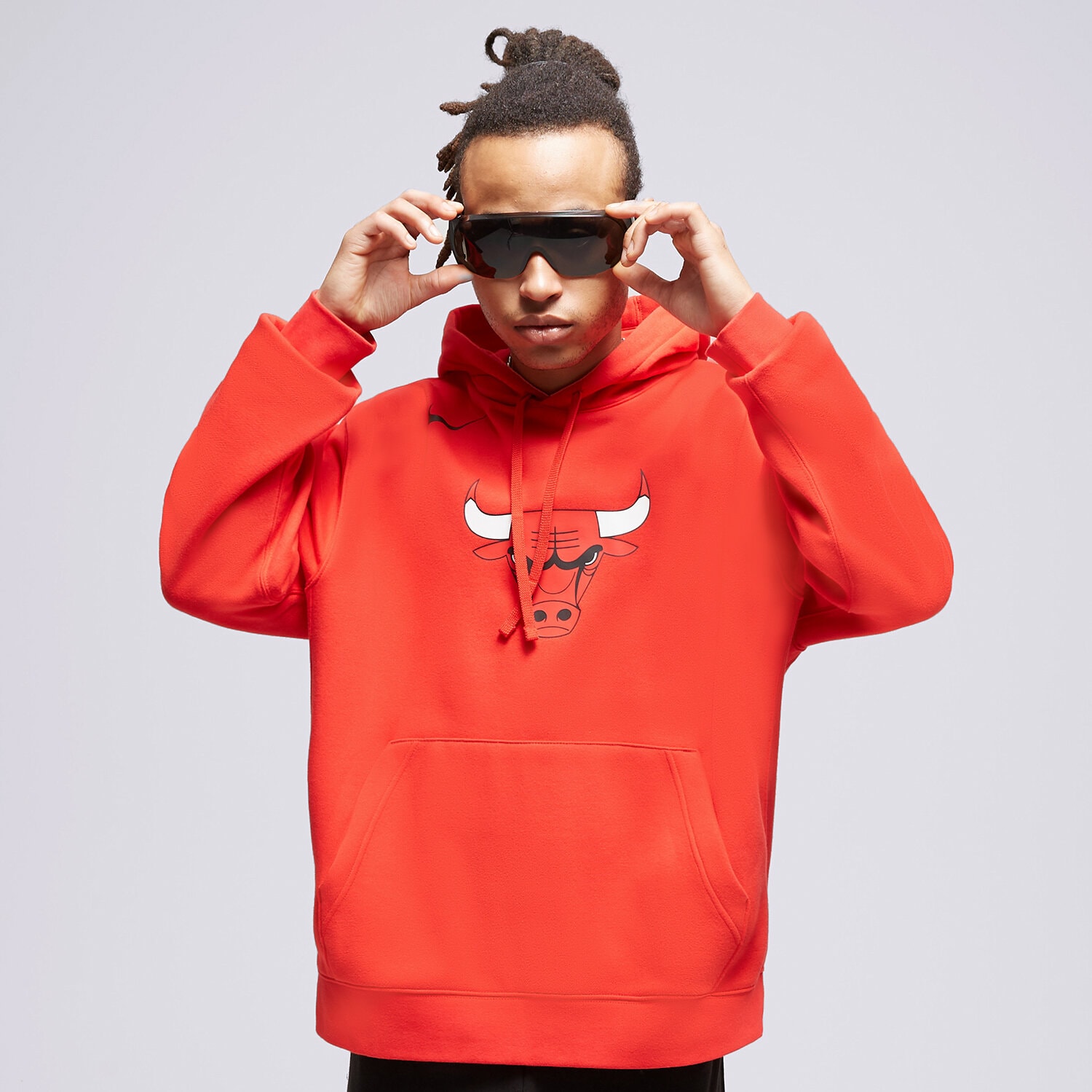 Bluza męska NIKE BLUZA Z KAPTUREM CHI MNK CLUB HDY PO NBA FB4748-657 CZERWONY