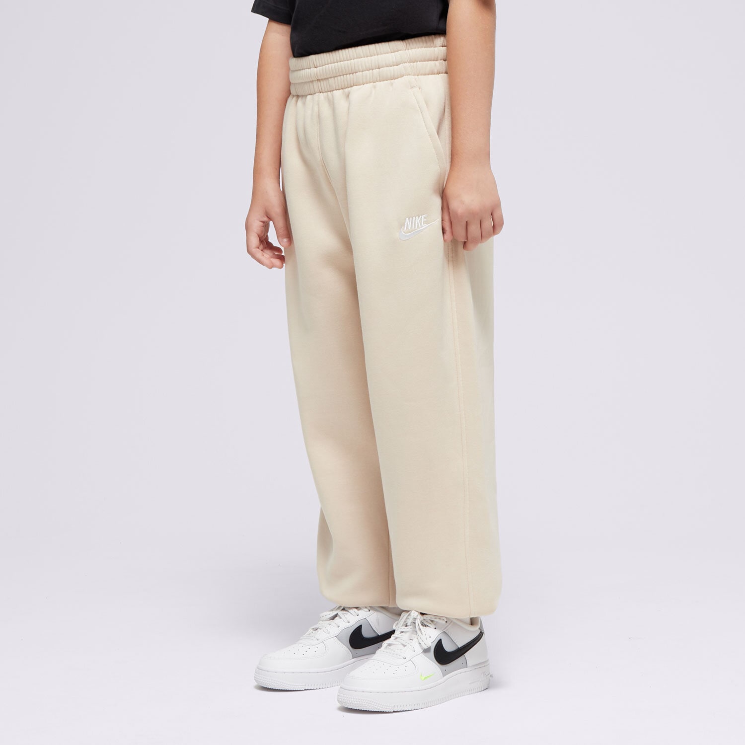 Sportowe spodnie dziecięce NIKE SPODNIE G NSW CLUB FLC LOOSE PANT LBR G FD2933-126 BEŻOWY