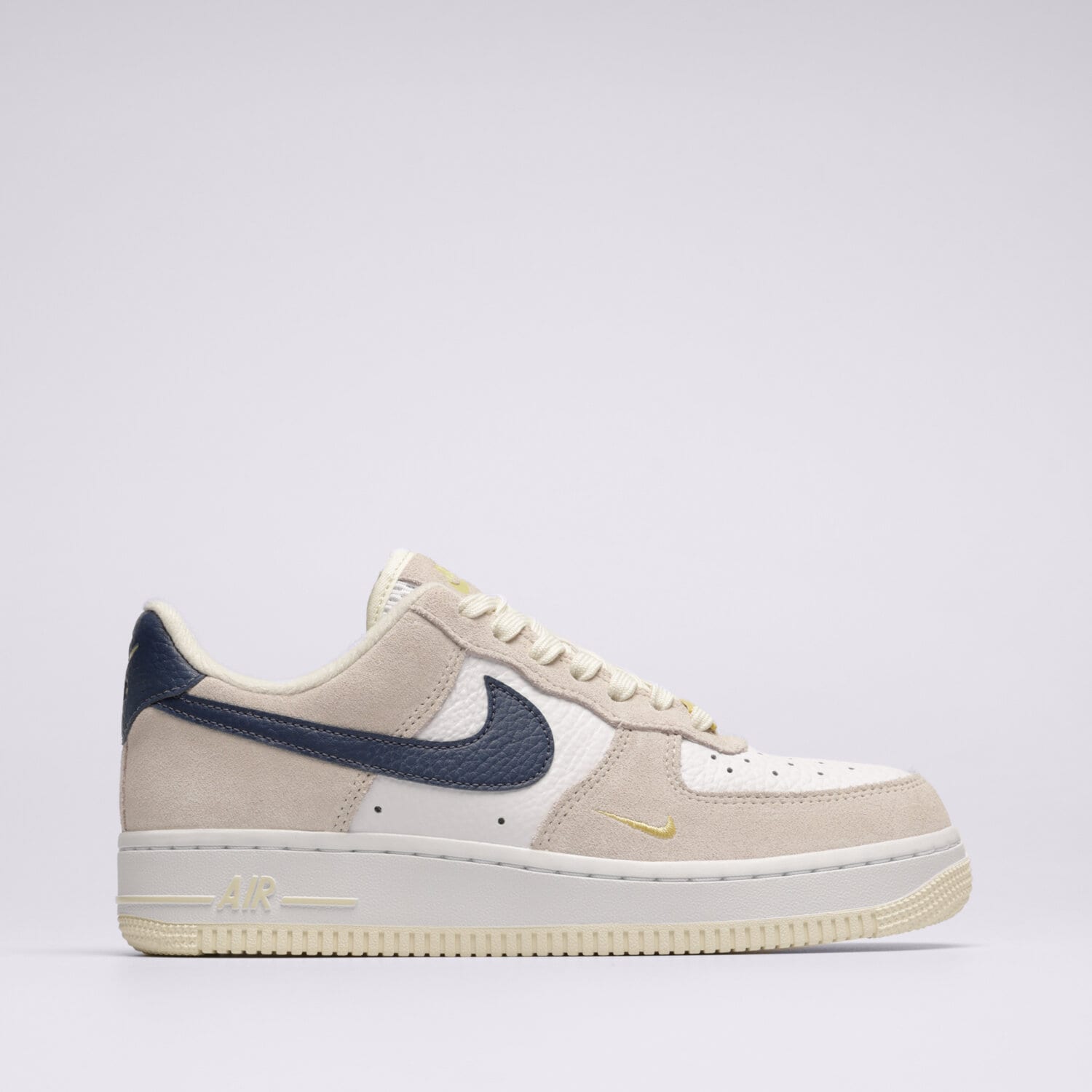 Buty sneakersy damskie NIKE AIR FORCE 1 '07 FV6332-100 BIAŁY