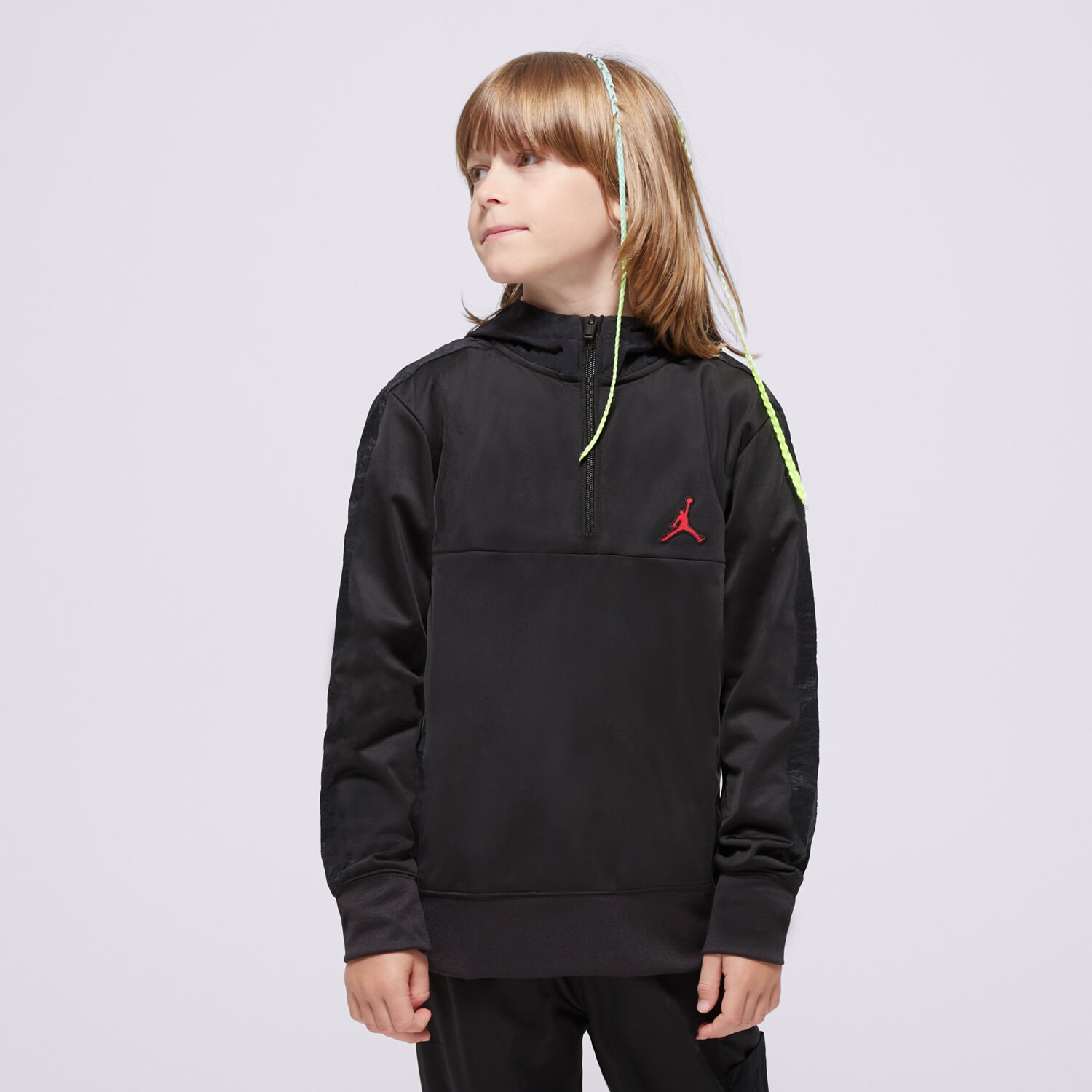 Sportowe spodnie dziecięce JORDAN KOMPLET WVN PNL CRGO OH SUIT BLK/RED B 95D036-023 CZARNY