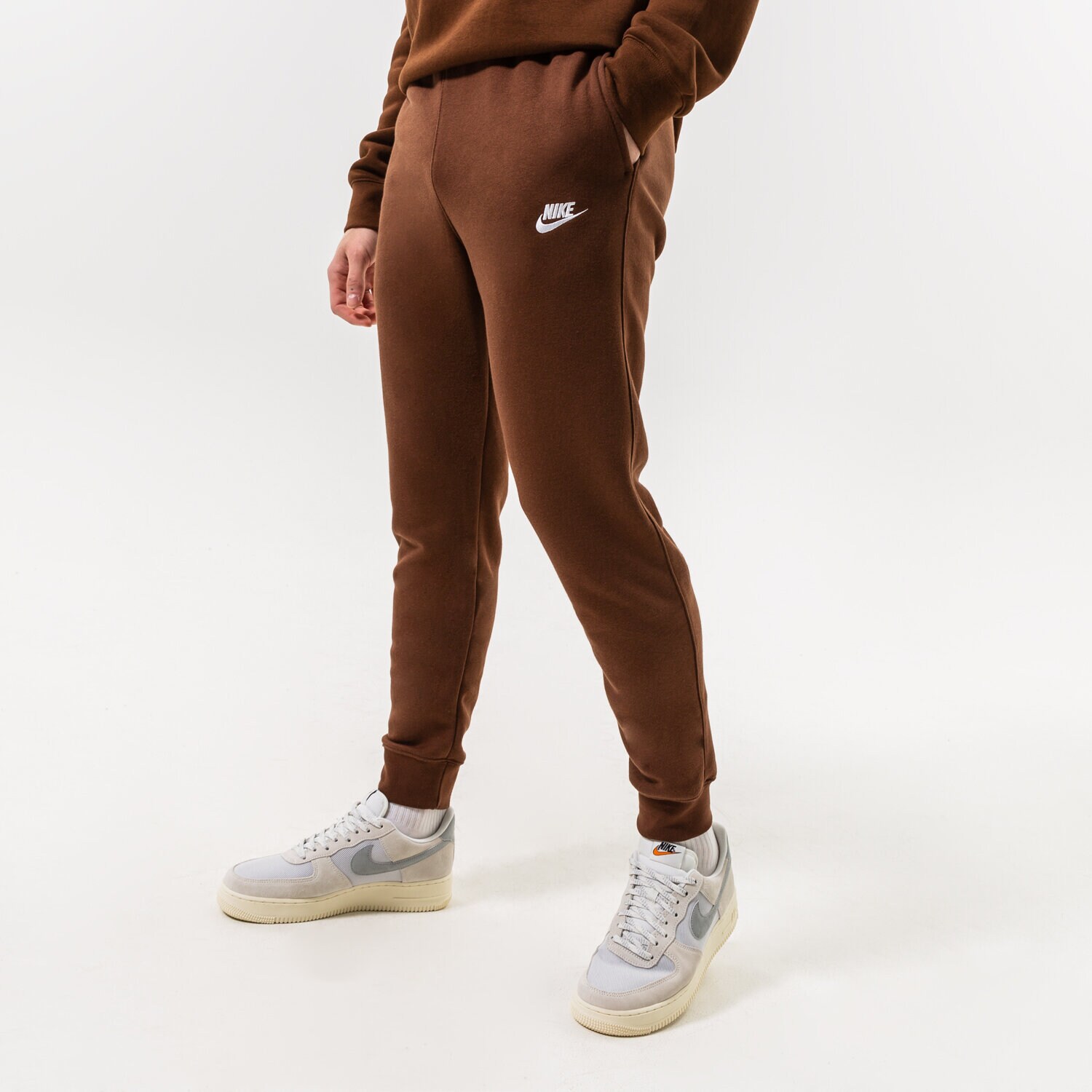 Spodnie sportowe męskie NIKE SPODNIE SPORTSWEAR CLUB FLEECE BV2671-259 BRĄZOWY