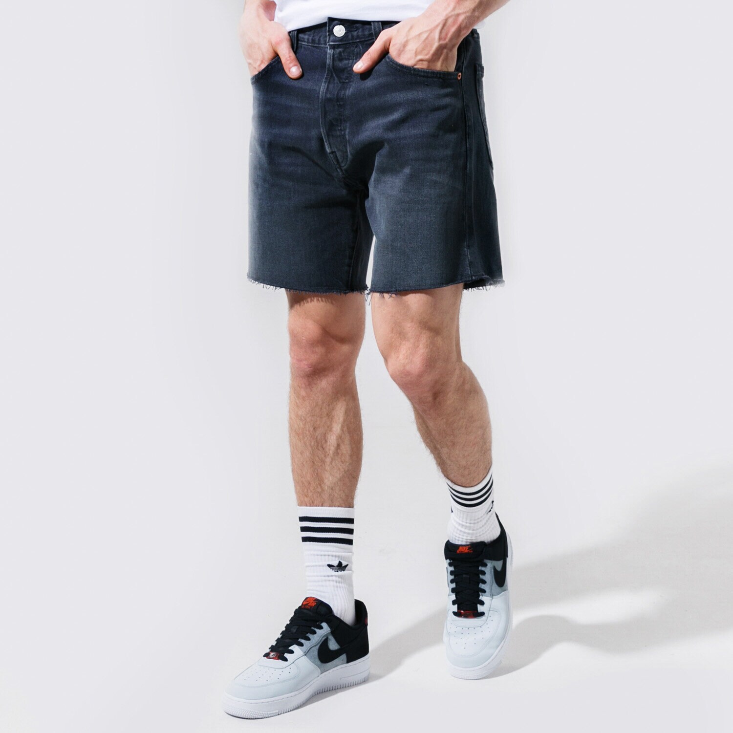 Krótkie spodenki, szorty męskie LEVI'S SPODNIE 501 93 SHORTS 85221-0015 CZARNY