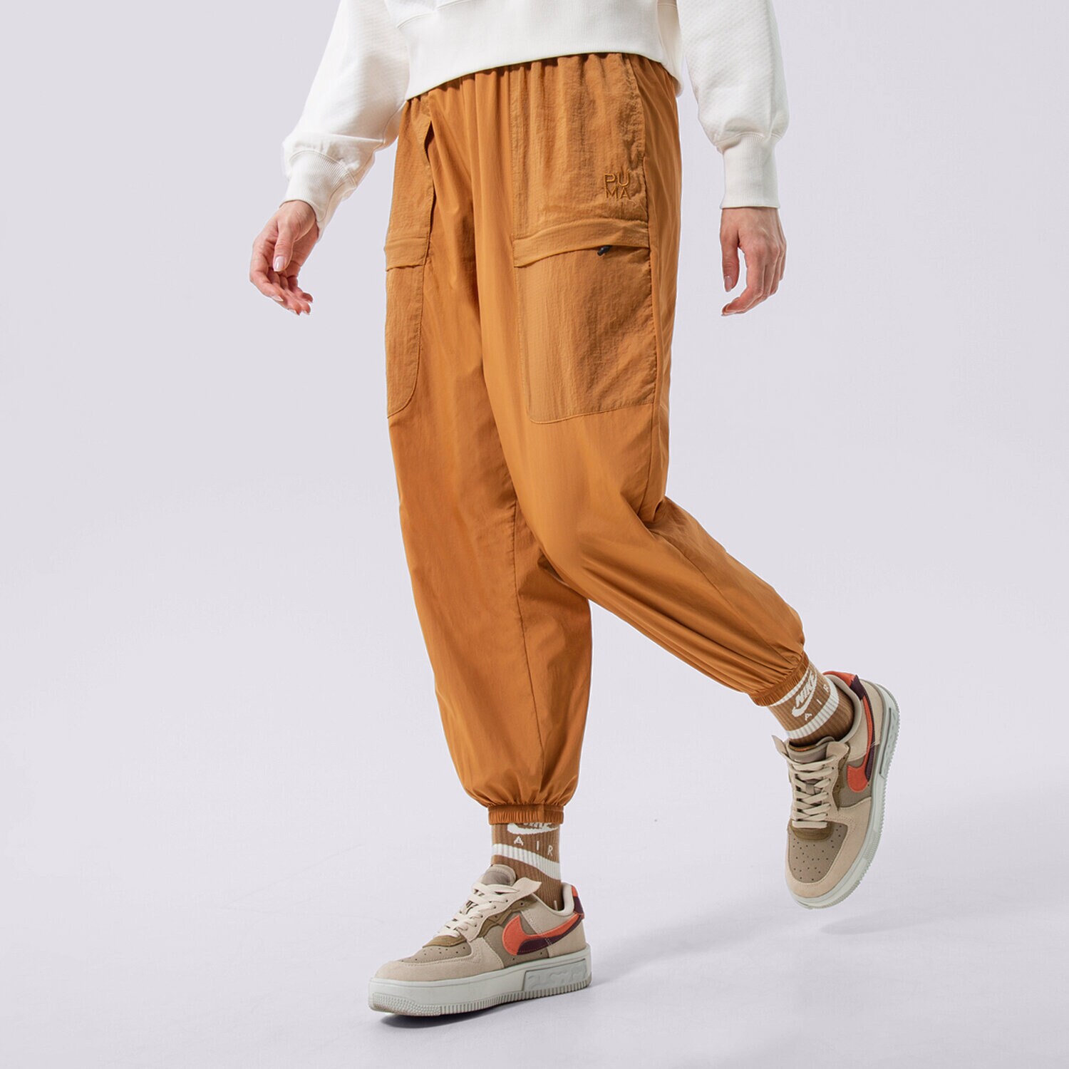 Spodnie sportowe damskie PUMA SPODNIE PUMA INFUSE WOVEN PANTS 536106-74 ŻÓŁTY