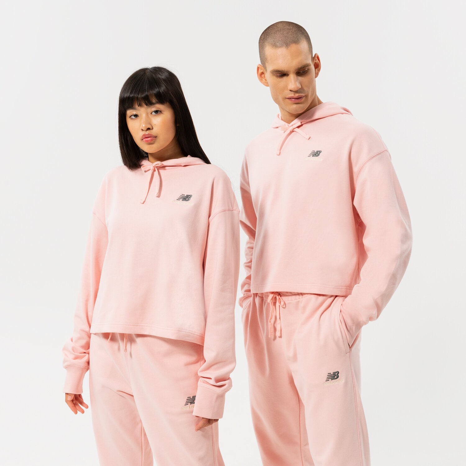 Bluza damska NEW BALANCE BLUZA Z KAPTUREM NB ESSENTIALS UNI-SSENTIALS CRO UT21502PIE RÓŻOWY