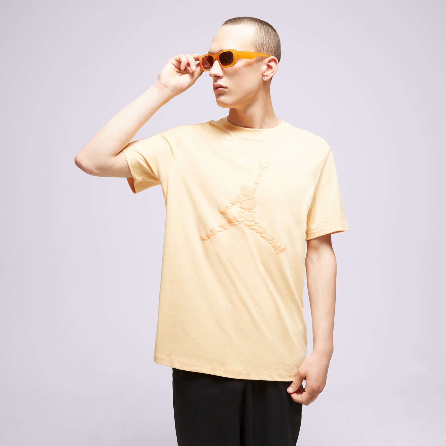 Koszulka, t-shirt sportowy męski JORDAN T-SHIRT M J ESS SS CREW 3 DX9581-251 ŻÓŁTY