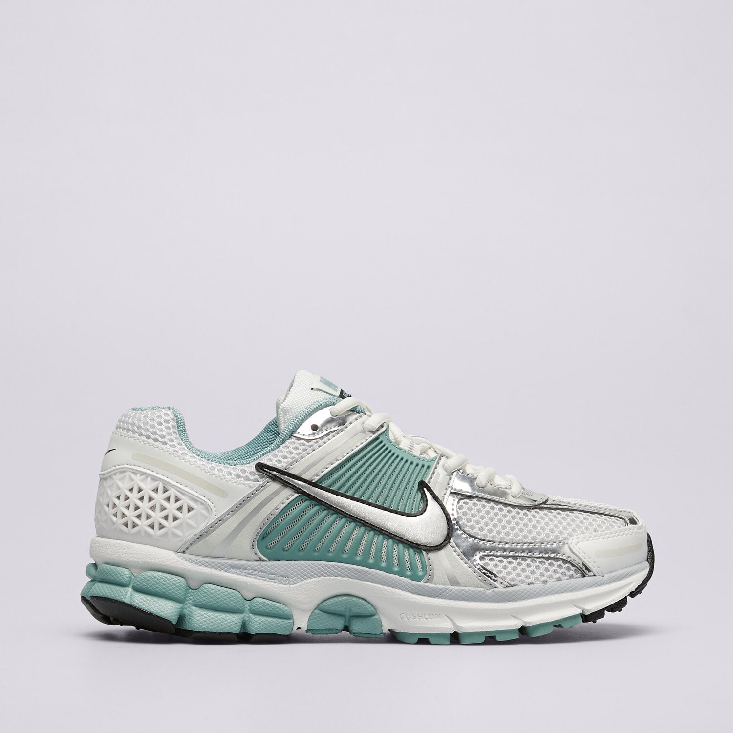 Buty sneakersy damskie NIKE W ZOOM VOMERO 5 NEWS HF1877-101 BIAŁY