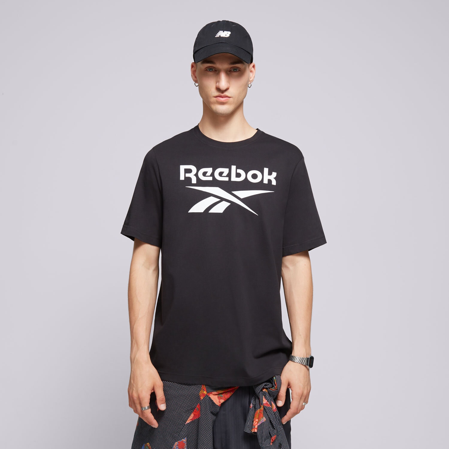 Koszulka, t-shirt sportowy męski REEBOK T-SHIRT RI BIG STACKED LOGO 100070405 CZARNY