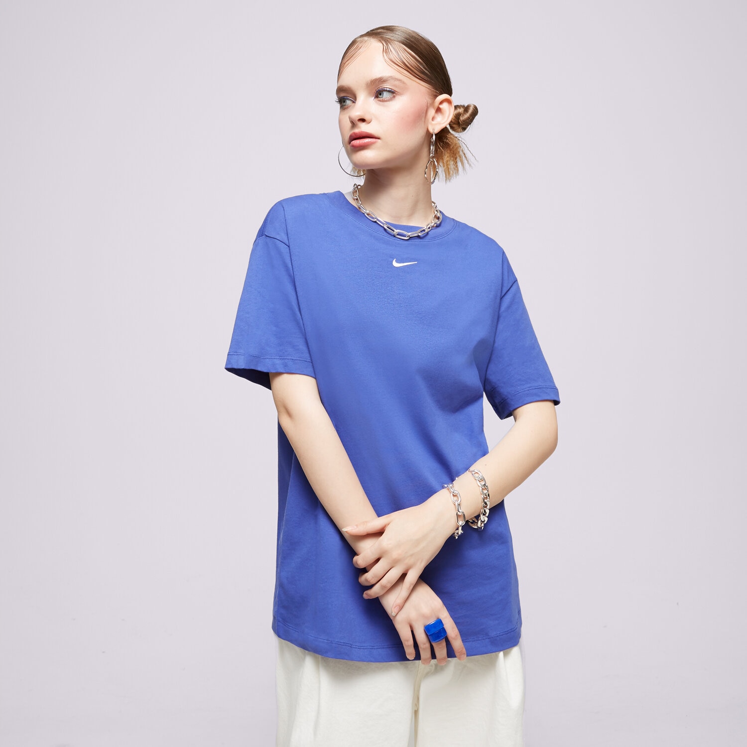 Koszulka, t-shirt damski NIKE T-SHIRT ESS BF T LAPIS DN5697-430 GRANATOWY