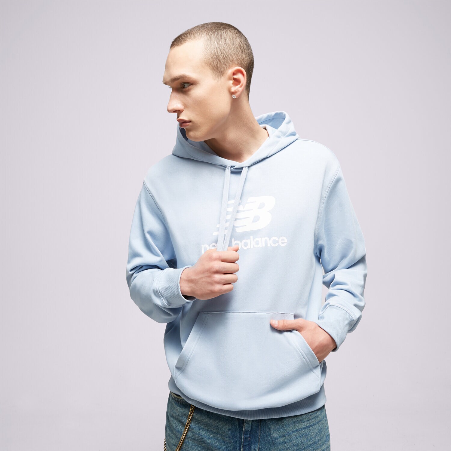 Bluza męska NEW BALANCE BLUZA Z KAPTUREM ESSENTIALS STACKED MT31537LAY NIEBIESKI