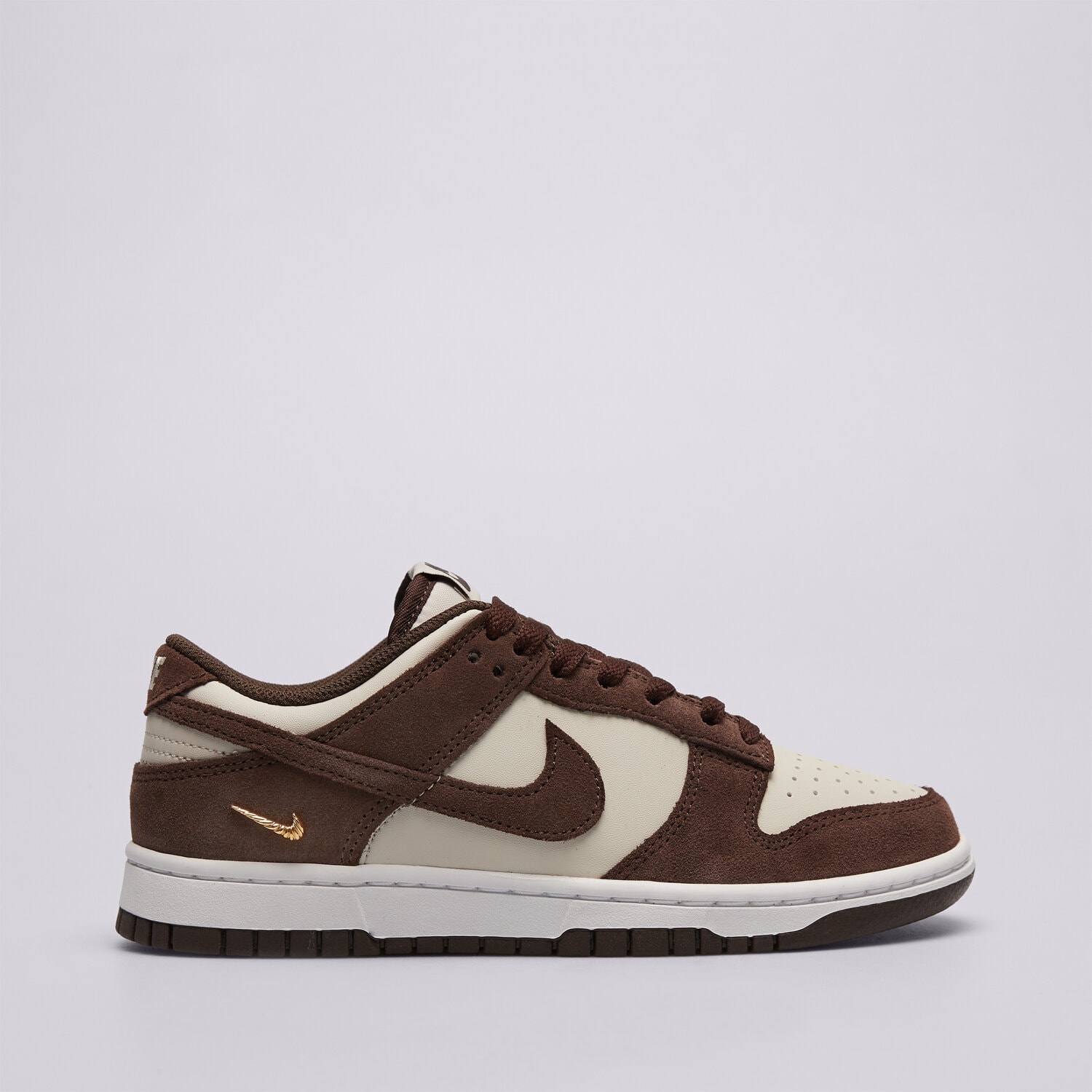 Buty sneakersy damskie NIKE WMNS DUNK LOW SE IO4244-102 BRĄZOWY