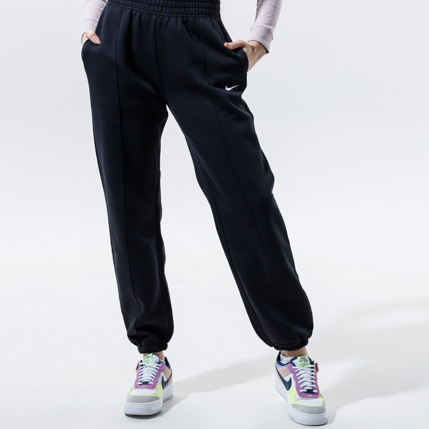 Spodnie sportowe damskie NIKE SPODNIE SPORTSWEAR ESSENTIAL FLEECE BV4089-010 CZARNY