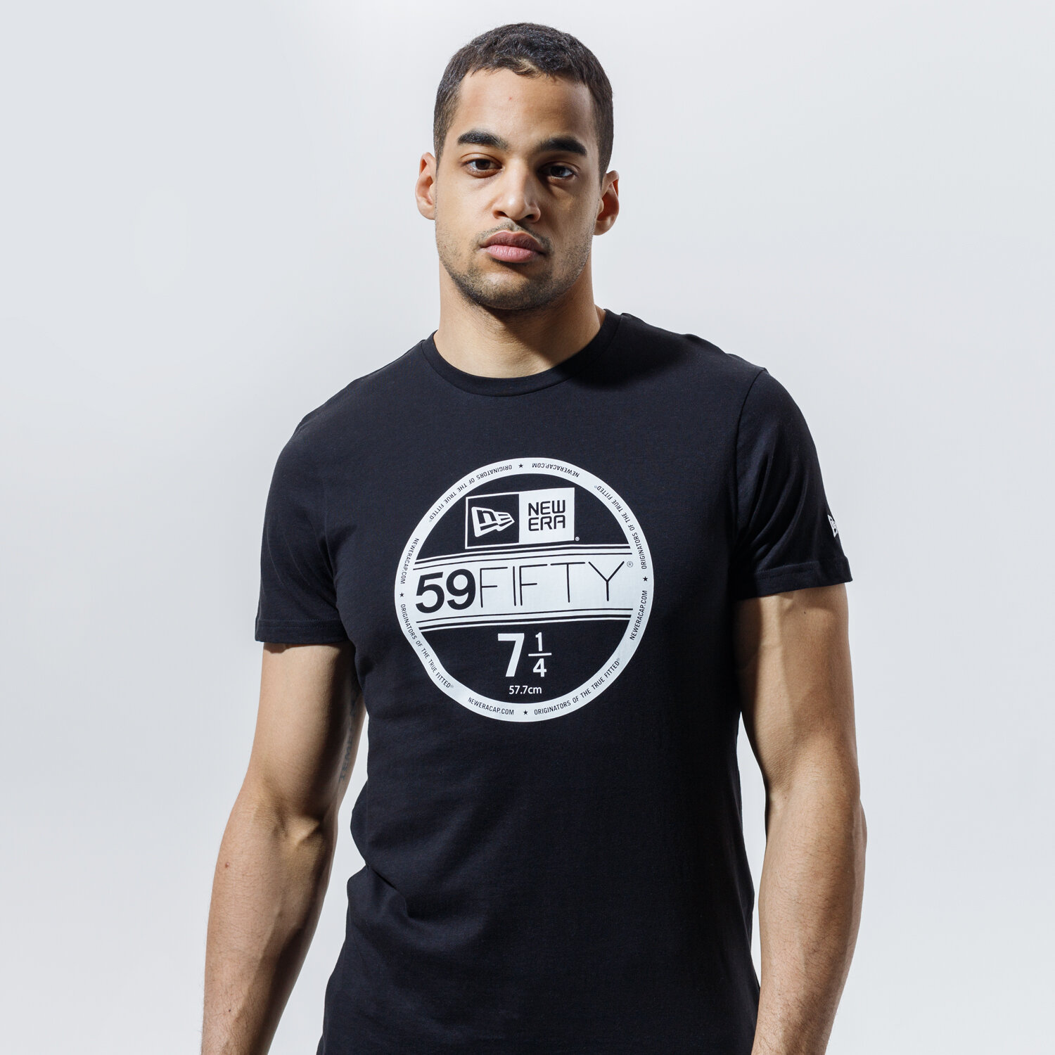 Koszulka, t-shirt sportowy męski NEW ERA T-SHIRT VISOR STICKER BLK TEE PROGRAM 12506366 CZARNY