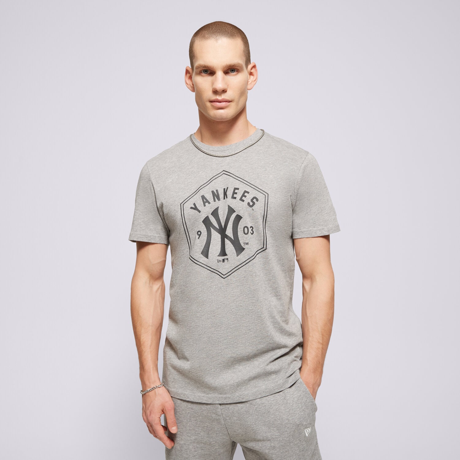 Koszulka, t-shirt sportowy męski NEW ERA T-SHIRT TEE NYY GRH 13051083 SZARY